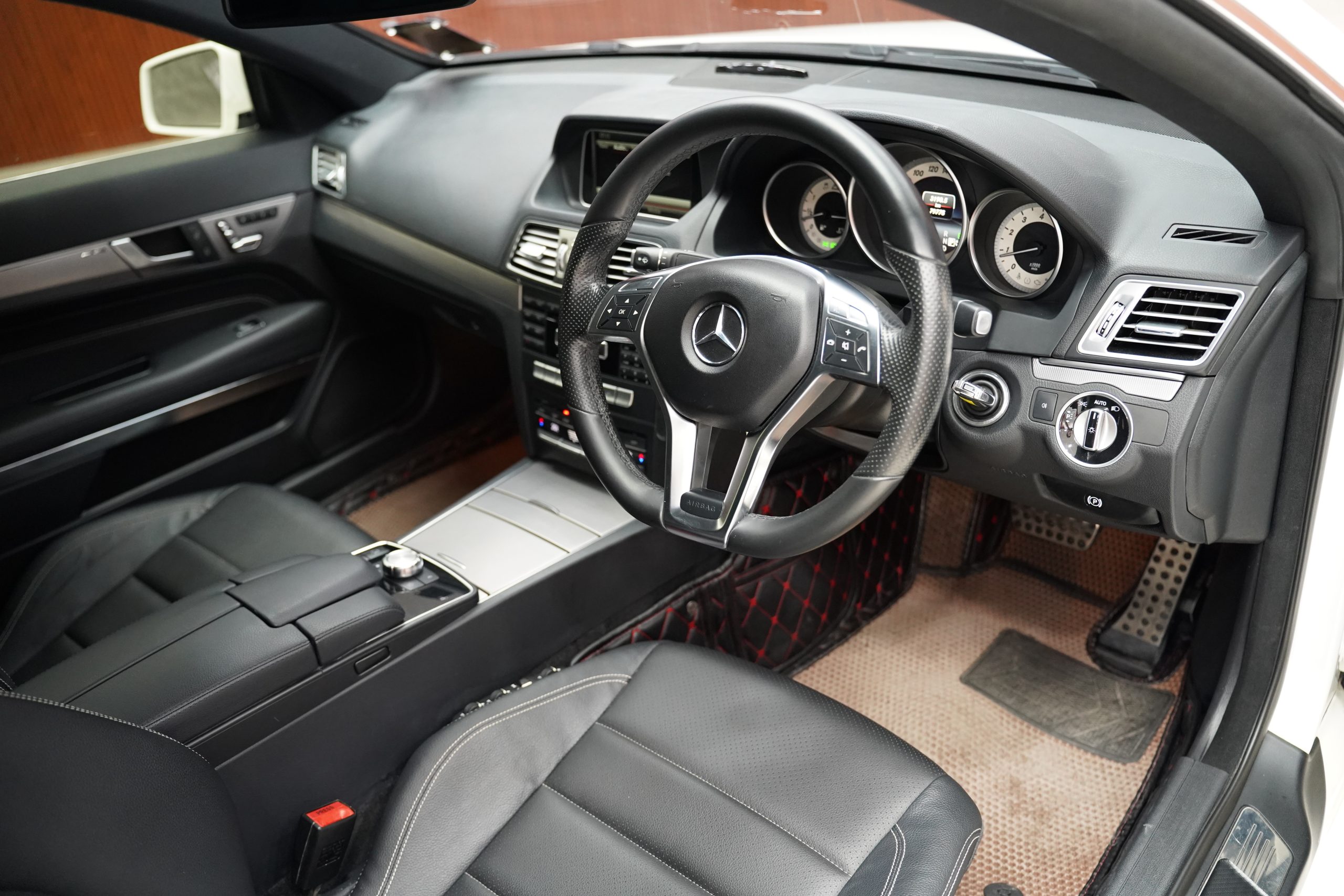 2015Mercedes-Benz E200 Coupe - Image 13