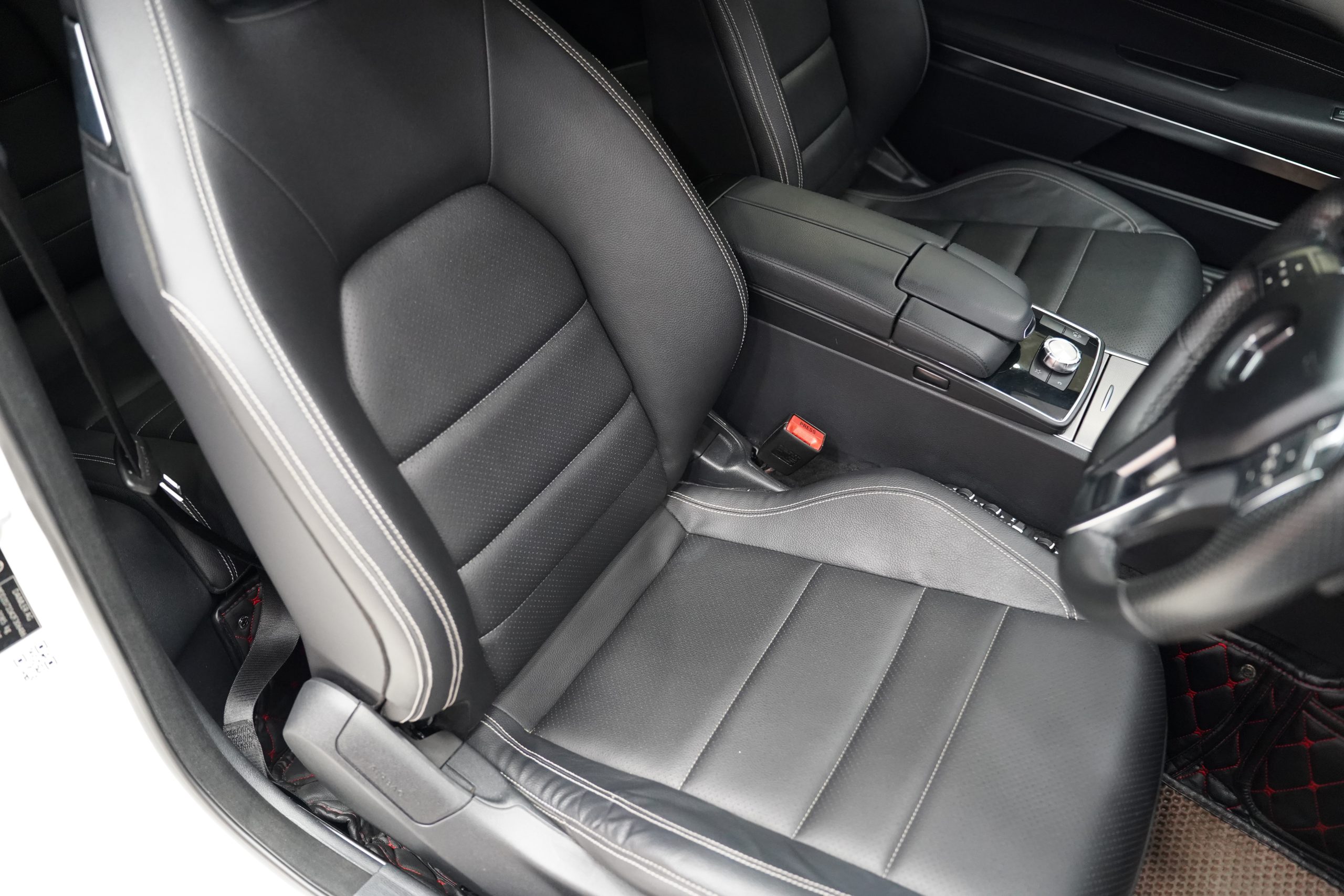 2015Mercedes-Benz E200 Coupe - Image 14