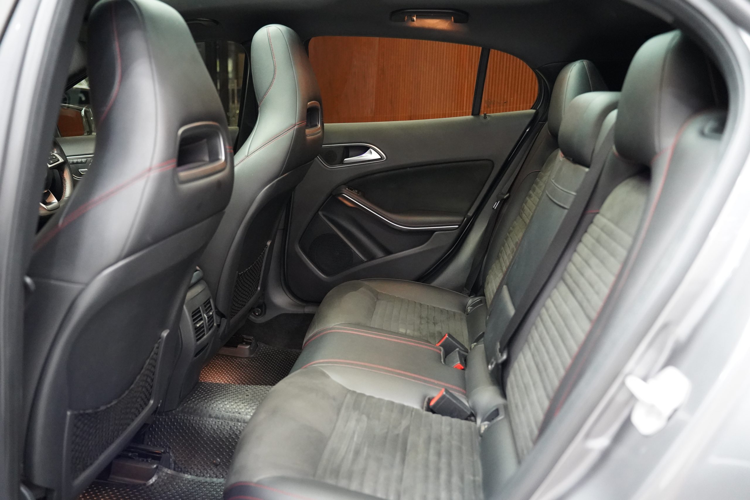 2018 Mercedes-Benz GLA250 2.0 W156 (ปี 14-20) AMG Dynamic SUV - Image 18