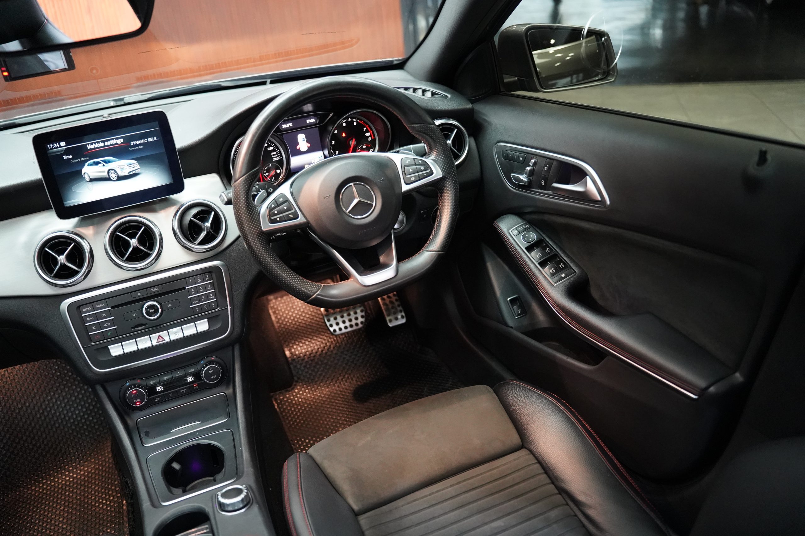 2018 Mercedes-Benz GLA250 2.0 W156 (ปี 14-20) AMG Dynamic SUV - Image 21