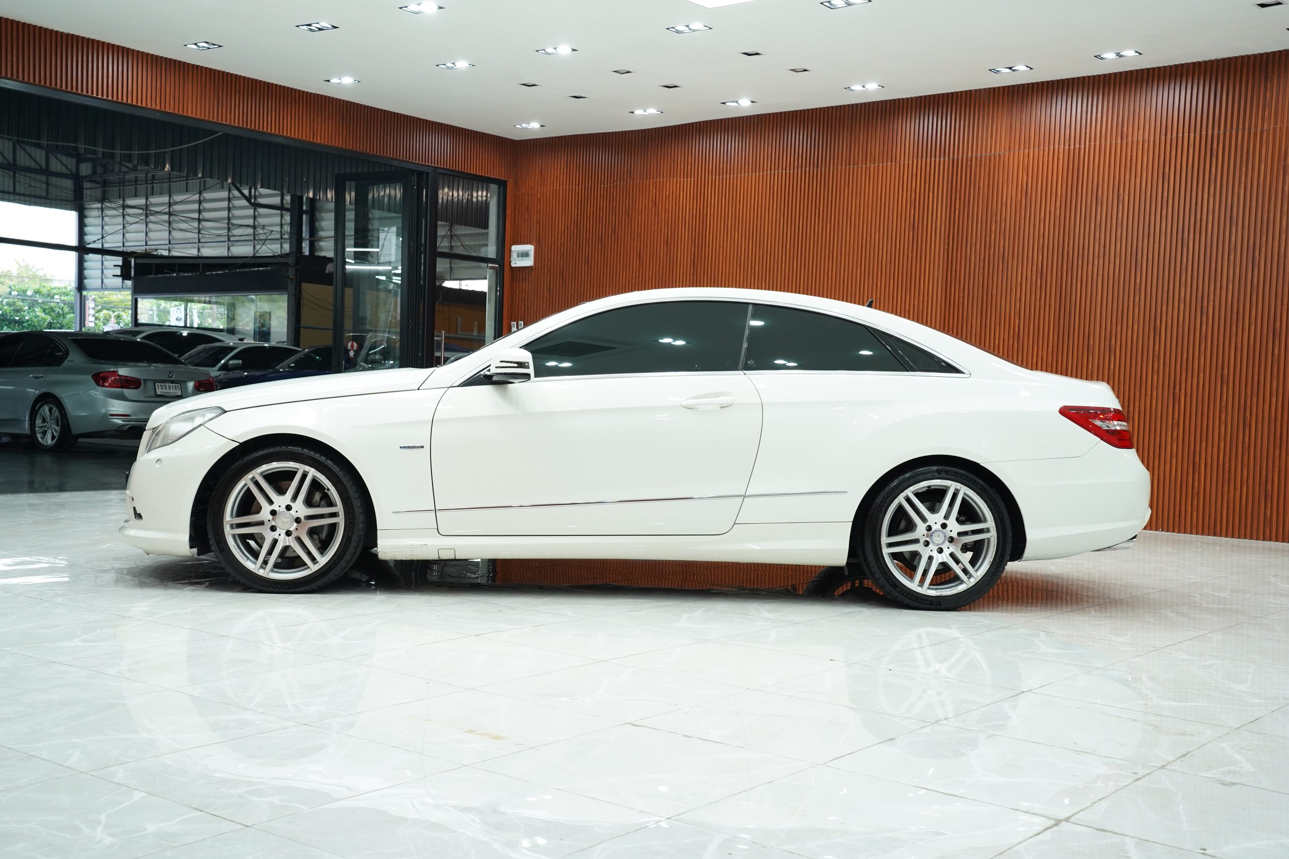 2010Mercedes-Benz E250 CGI Coupe - Image 6