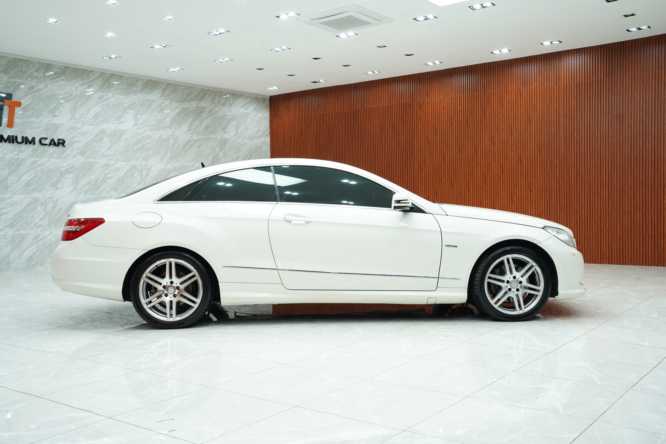 2010Mercedes-Benz E250 CGI Coupe - Image 10
