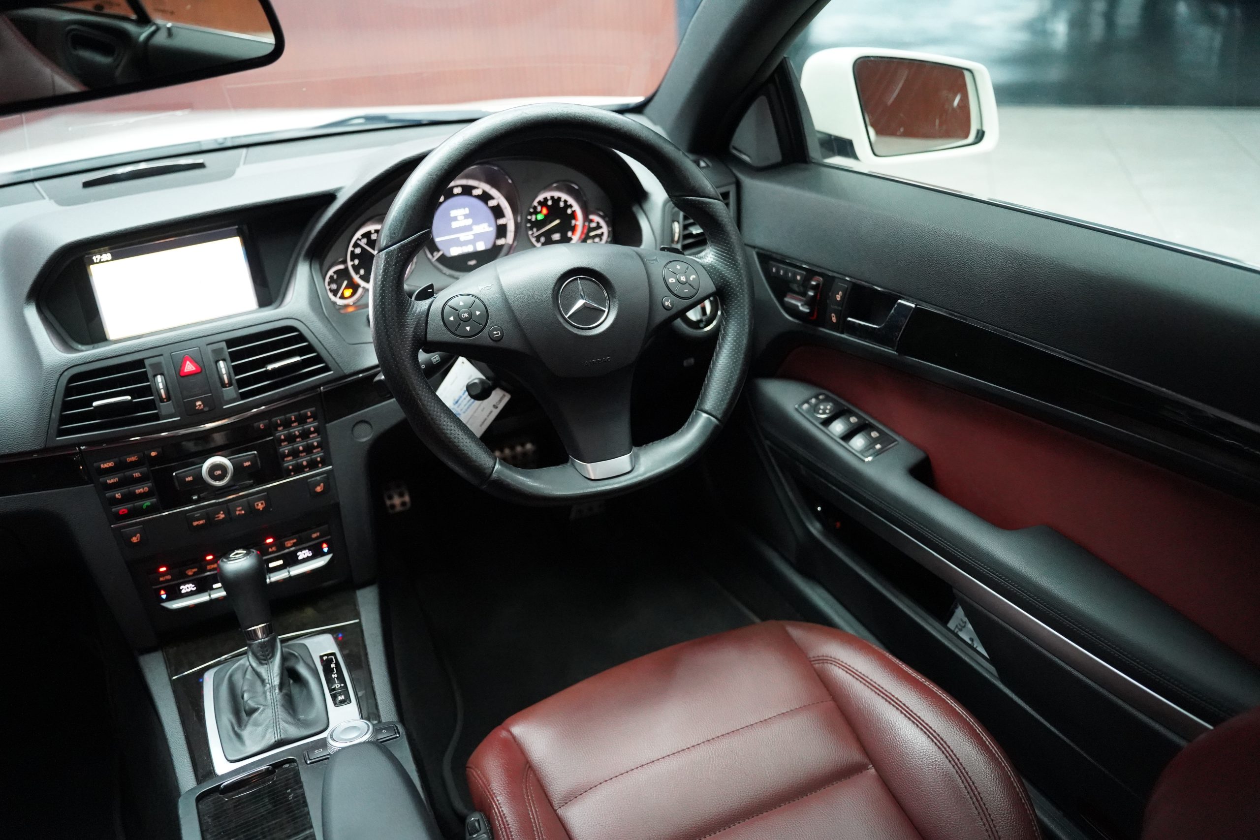 2010Mercedes-Benz E250 CGI Coupe - Image 21