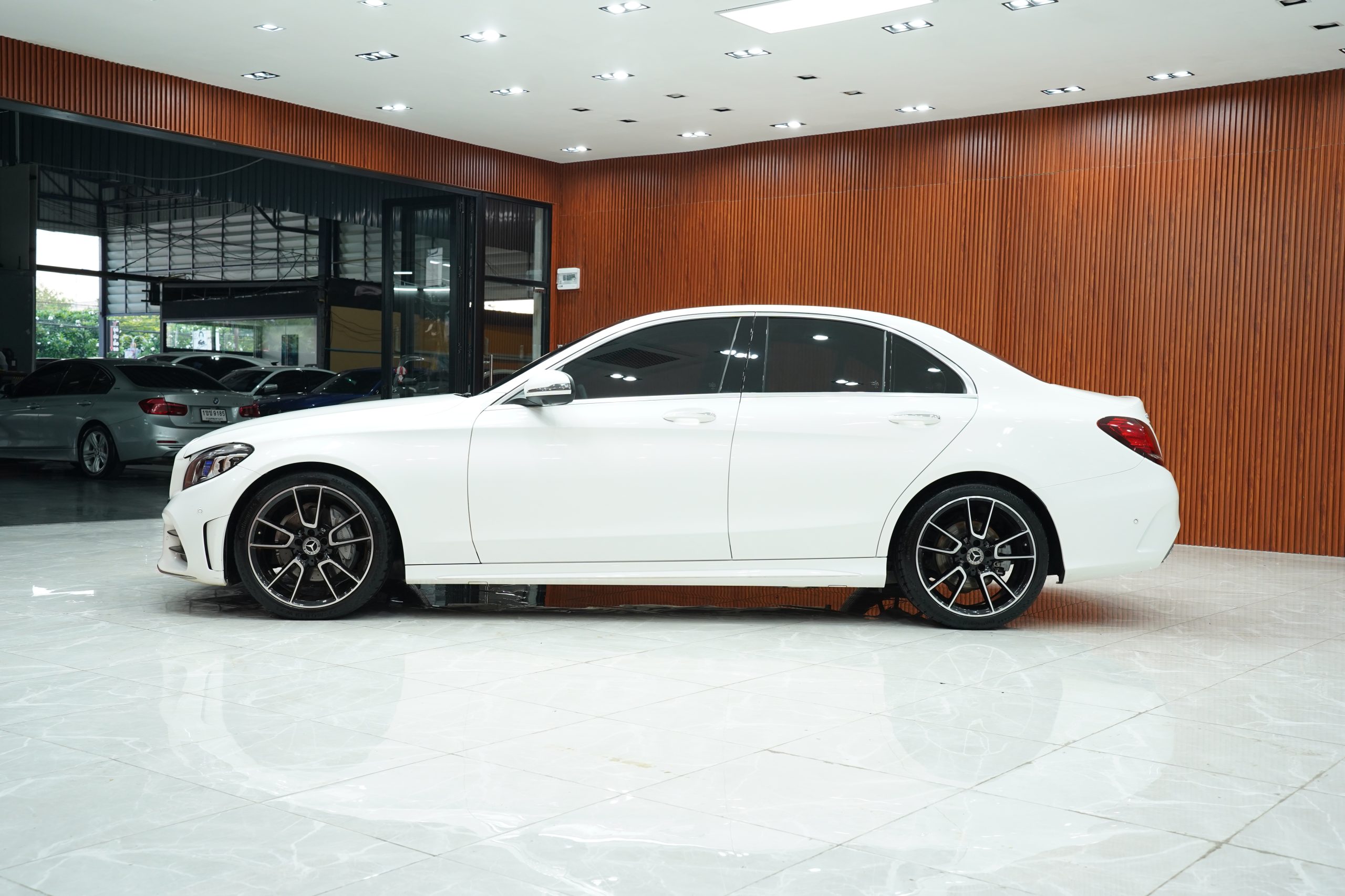 2019Mercedes-Benz C220d AMG Dynamic - Image 5