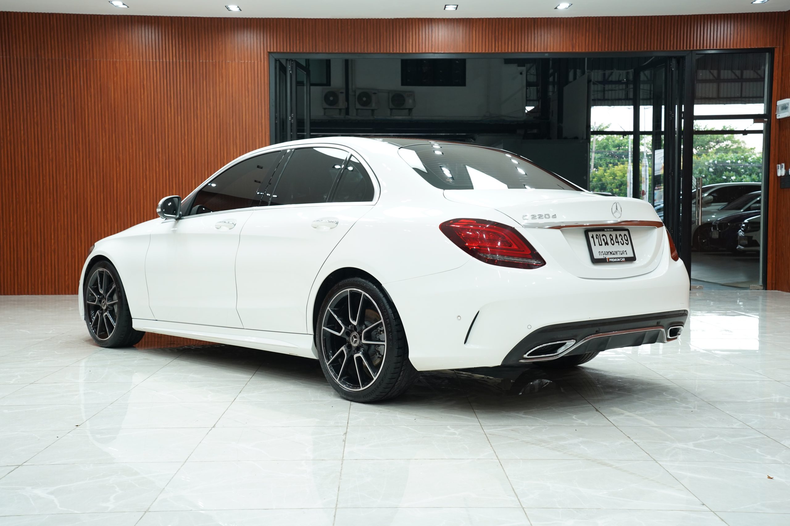 2019Mercedes-Benz C220d AMG Dynamic - Image 6