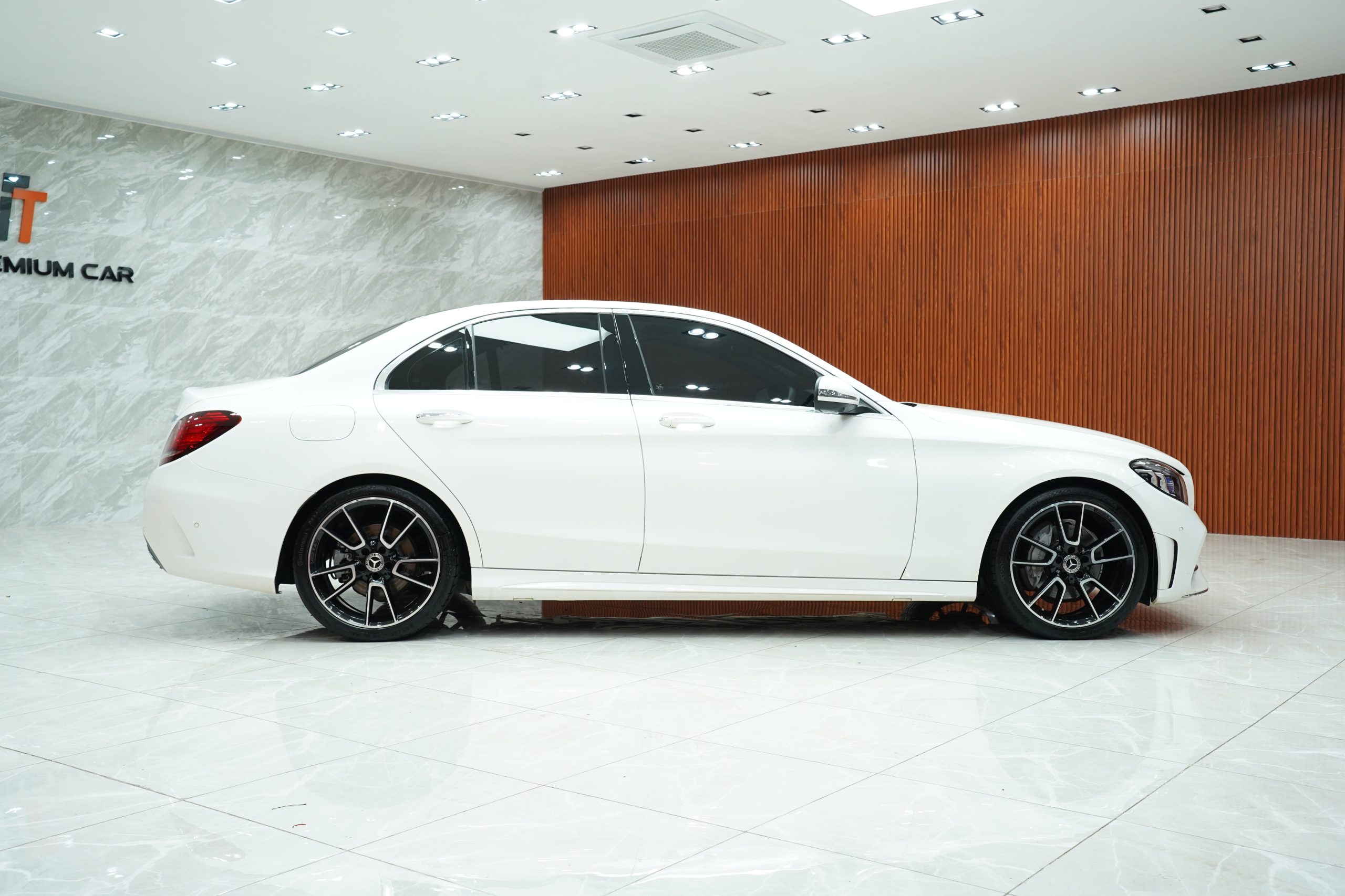 2019Mercedes-Benz C220d AMG Dynamic - Image 9