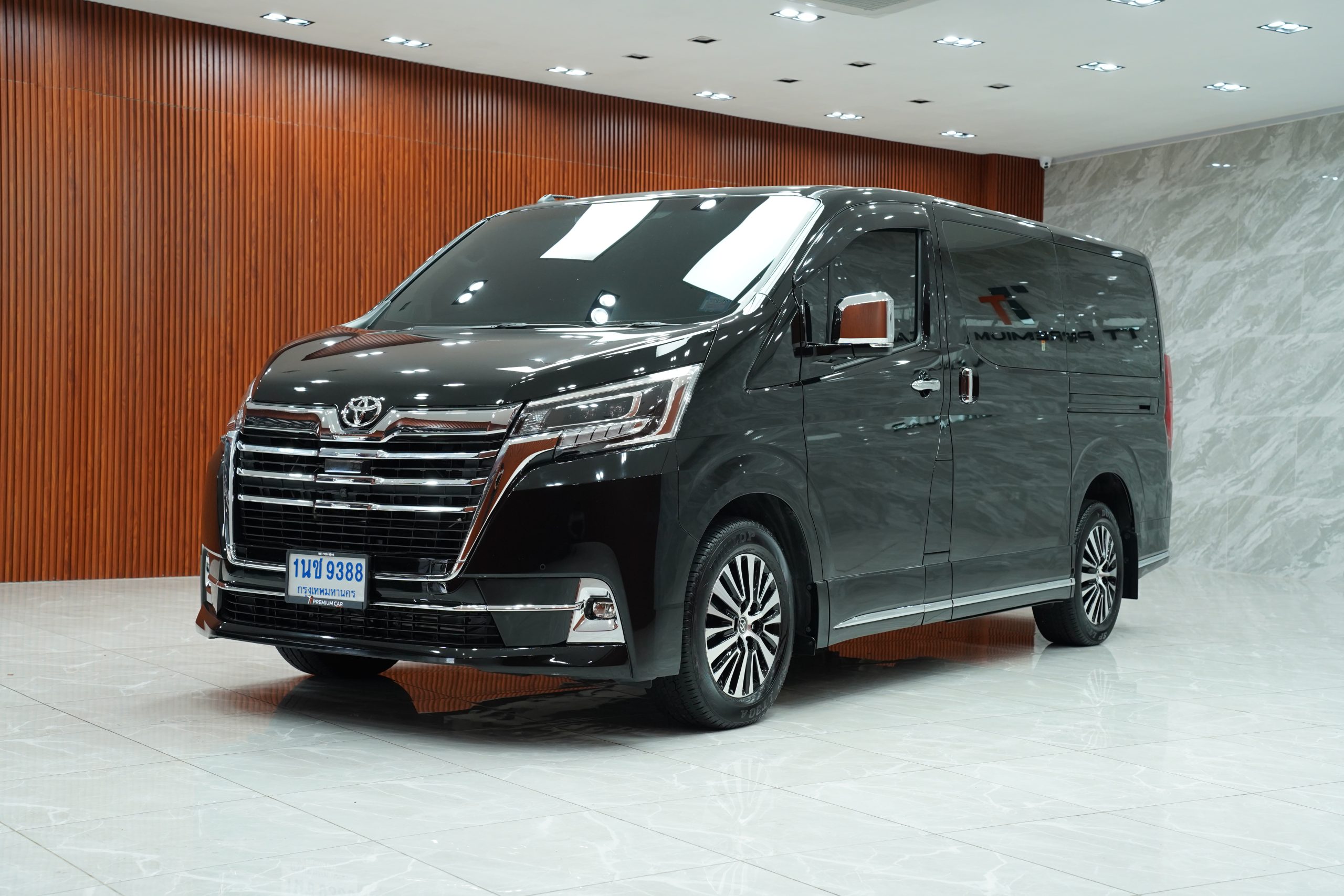 2025Toyota Majesty 2.8 Grande 6AT - Image 4