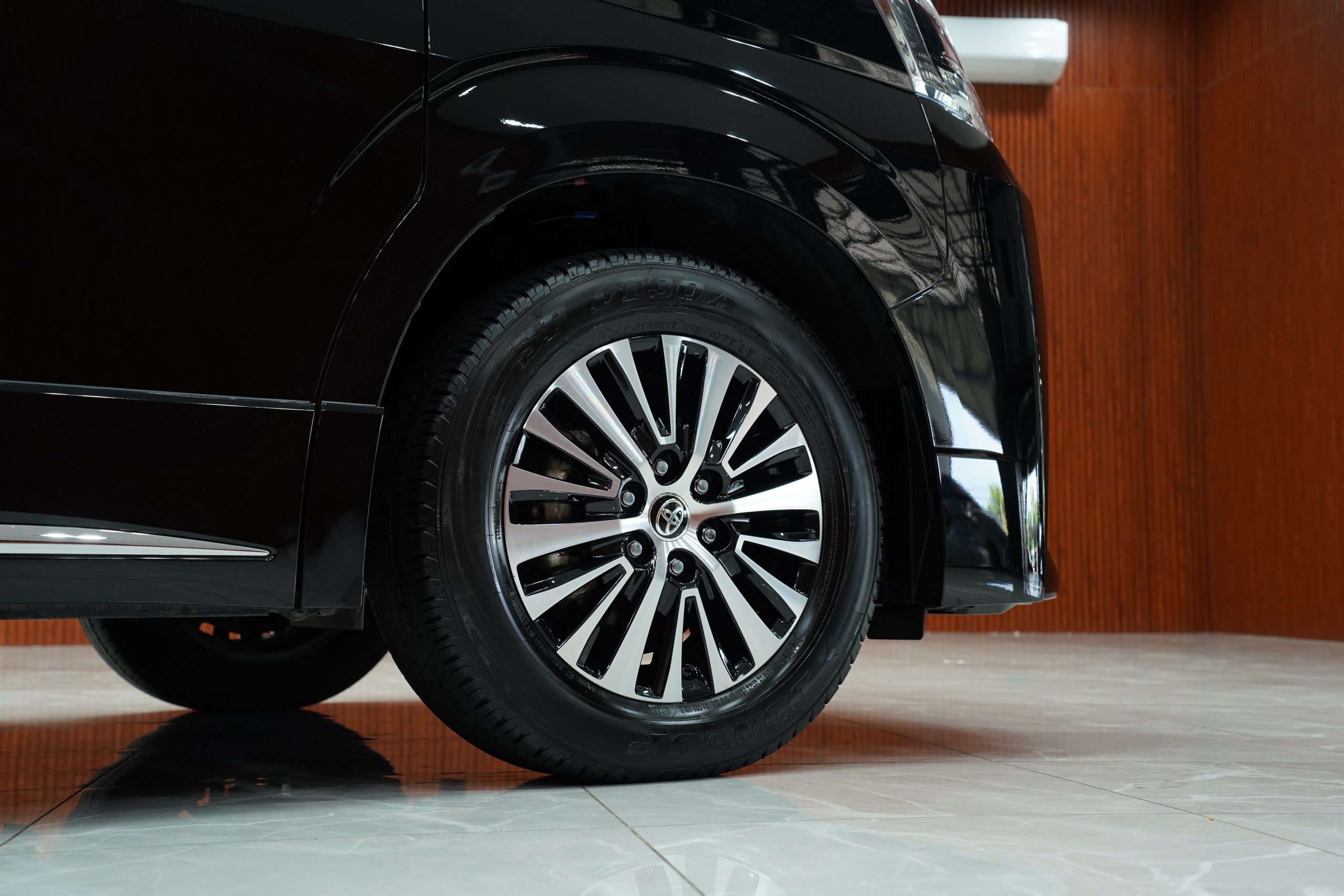 2025Toyota Majesty 2.8 Grande 6AT - Image 5