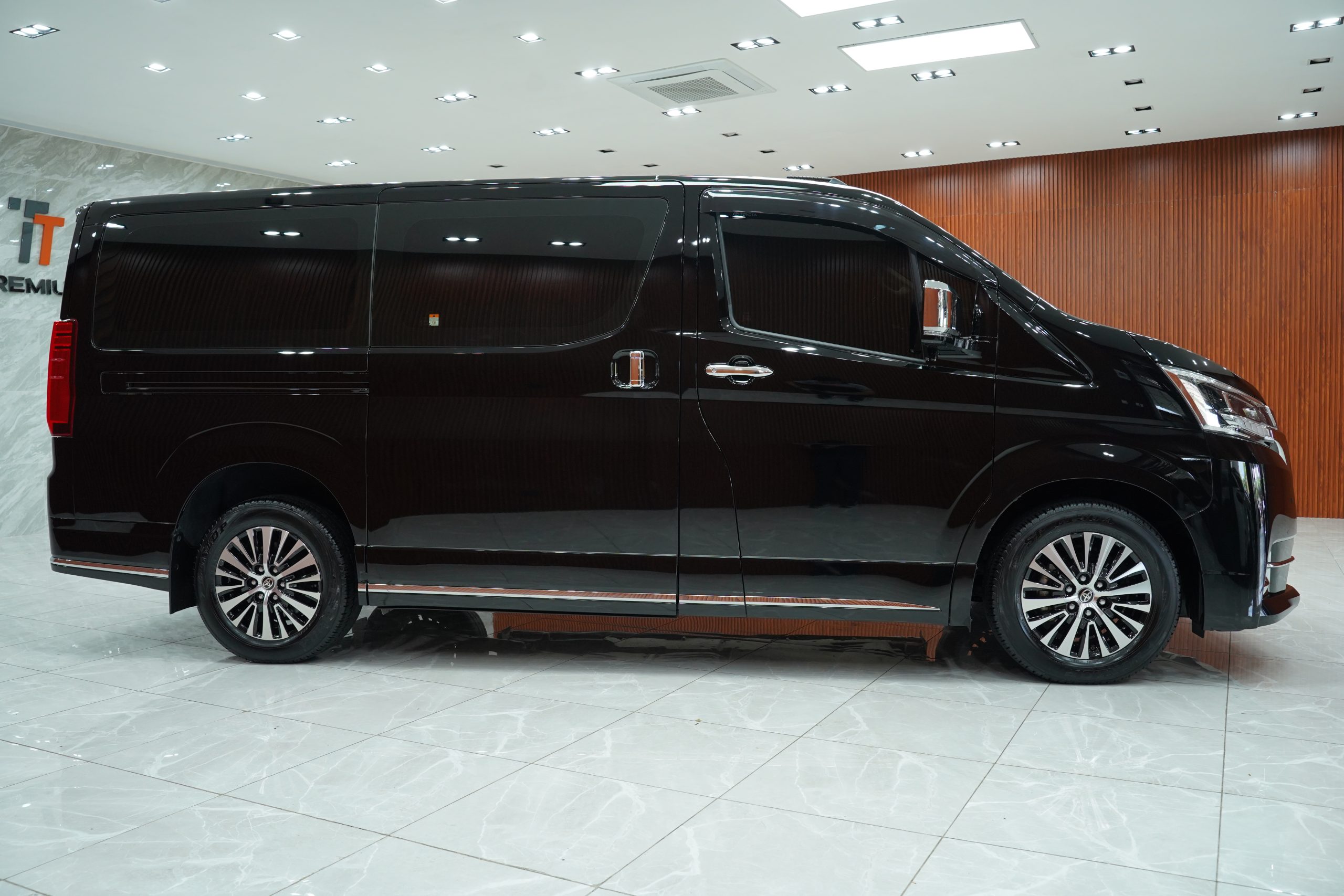 2025Toyota Majesty 2.8 Grande 6AT - Image 6