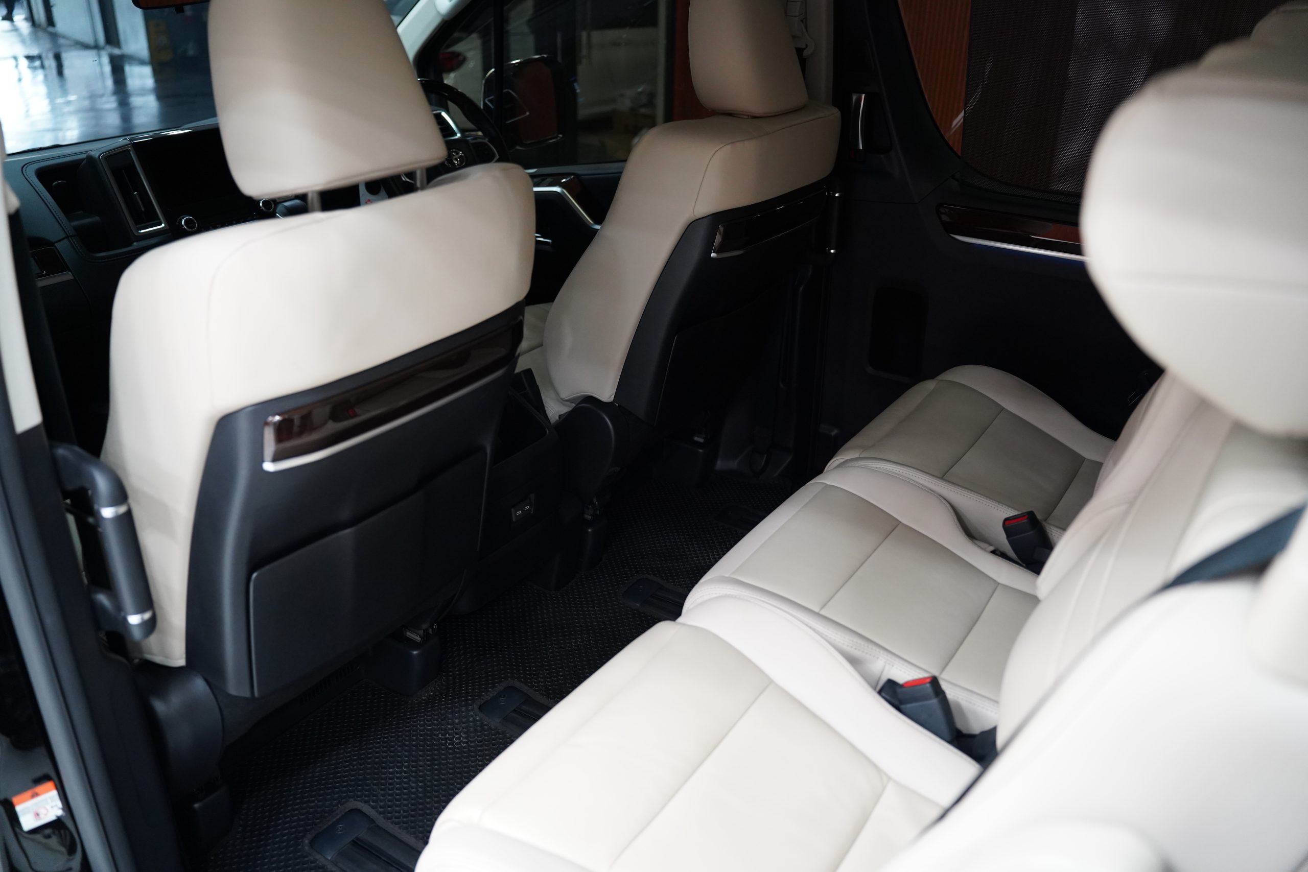 2025Toyota Majesty 2.8 Grande 6AT - Image 12