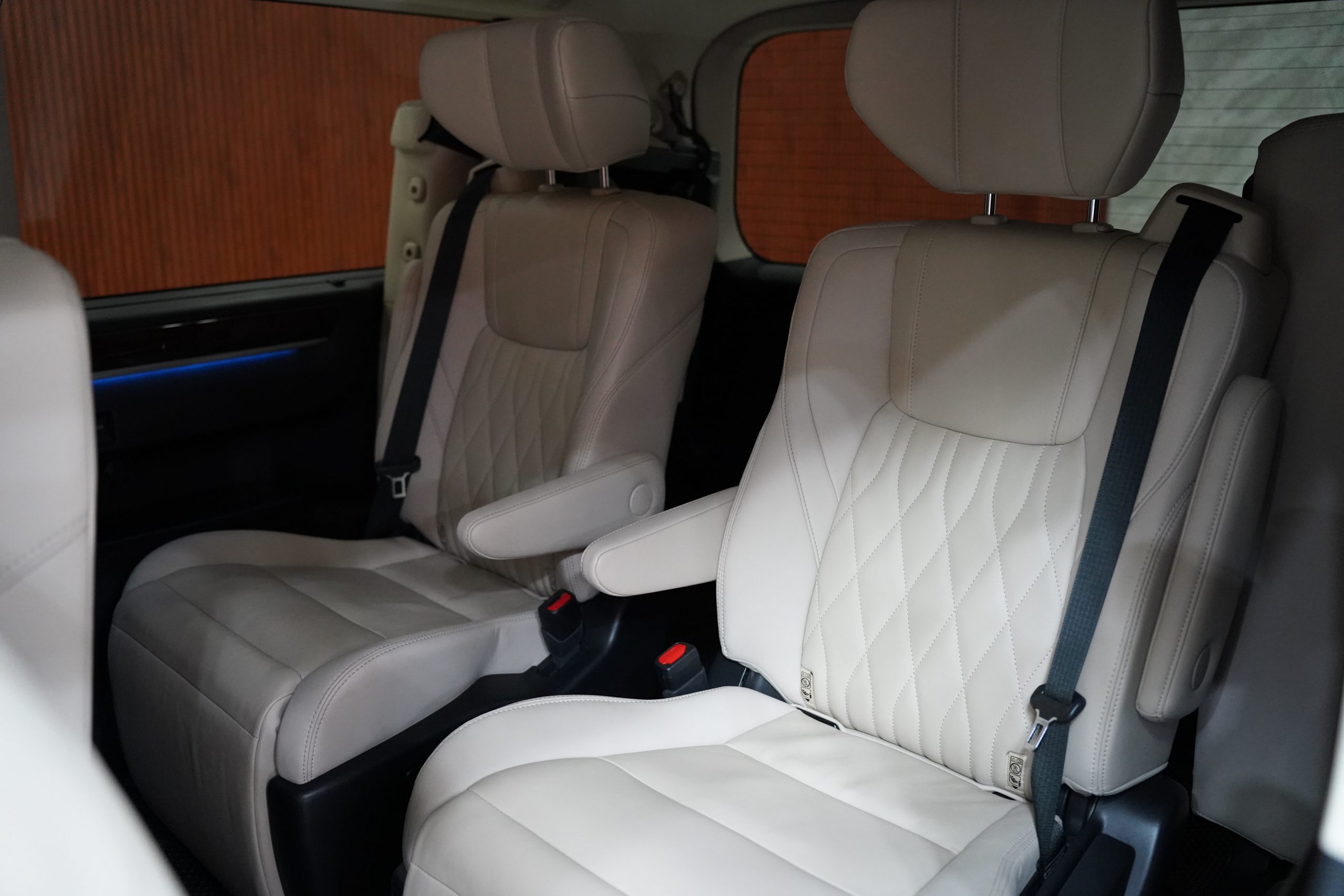 2025Toyota Majesty 2.8 Grande 6AT - Image 13