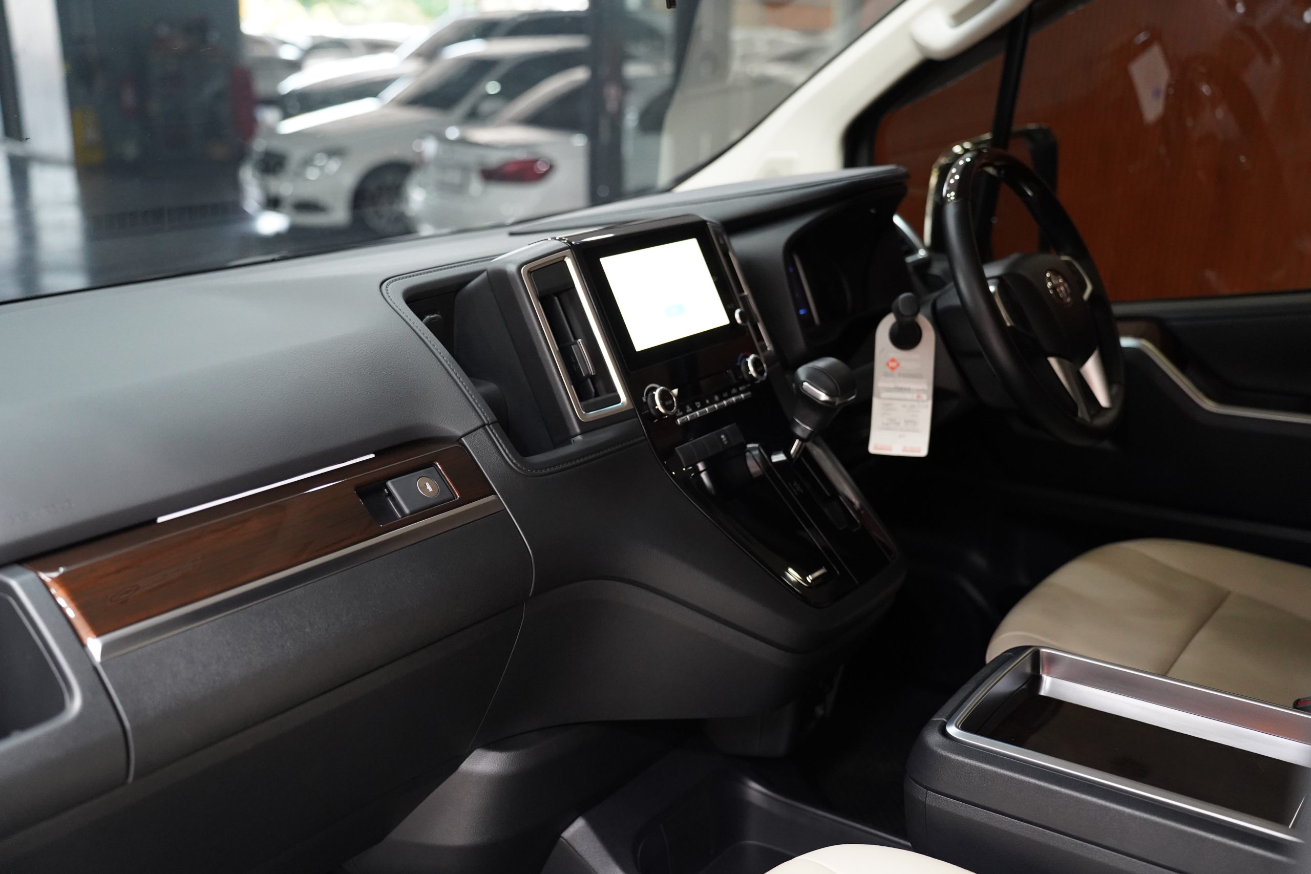 2025Toyota Majesty 2.8 Grande 6AT - Image 14