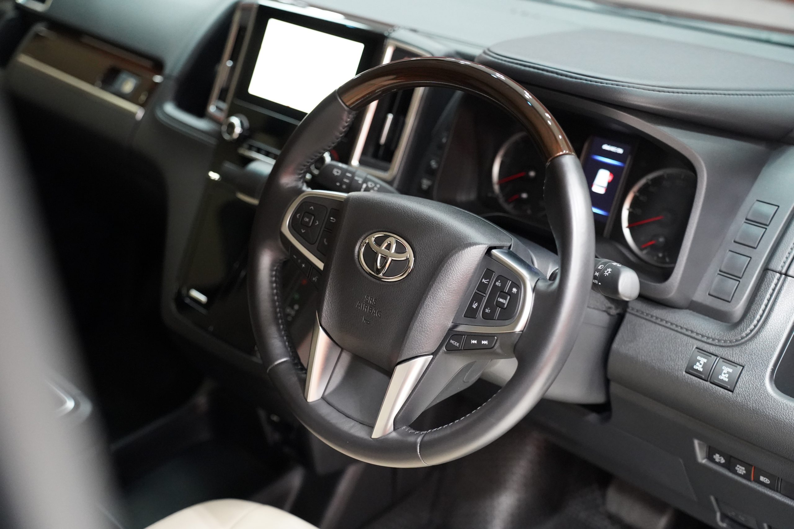 2025Toyota Majesty 2.8 Grande 6AT - Image 15