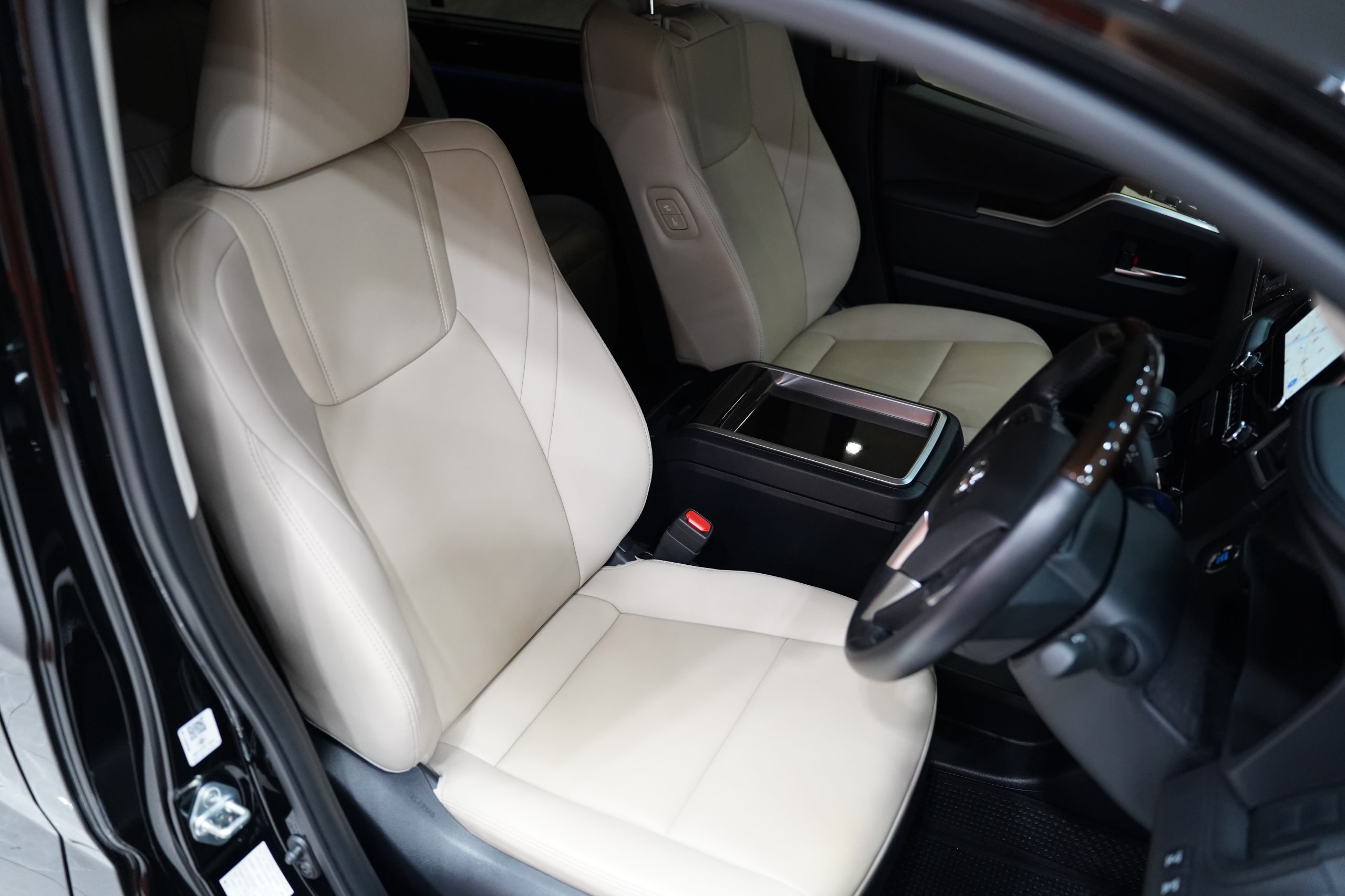 2025Toyota Majesty 2.8 Grande 6AT - Image 16