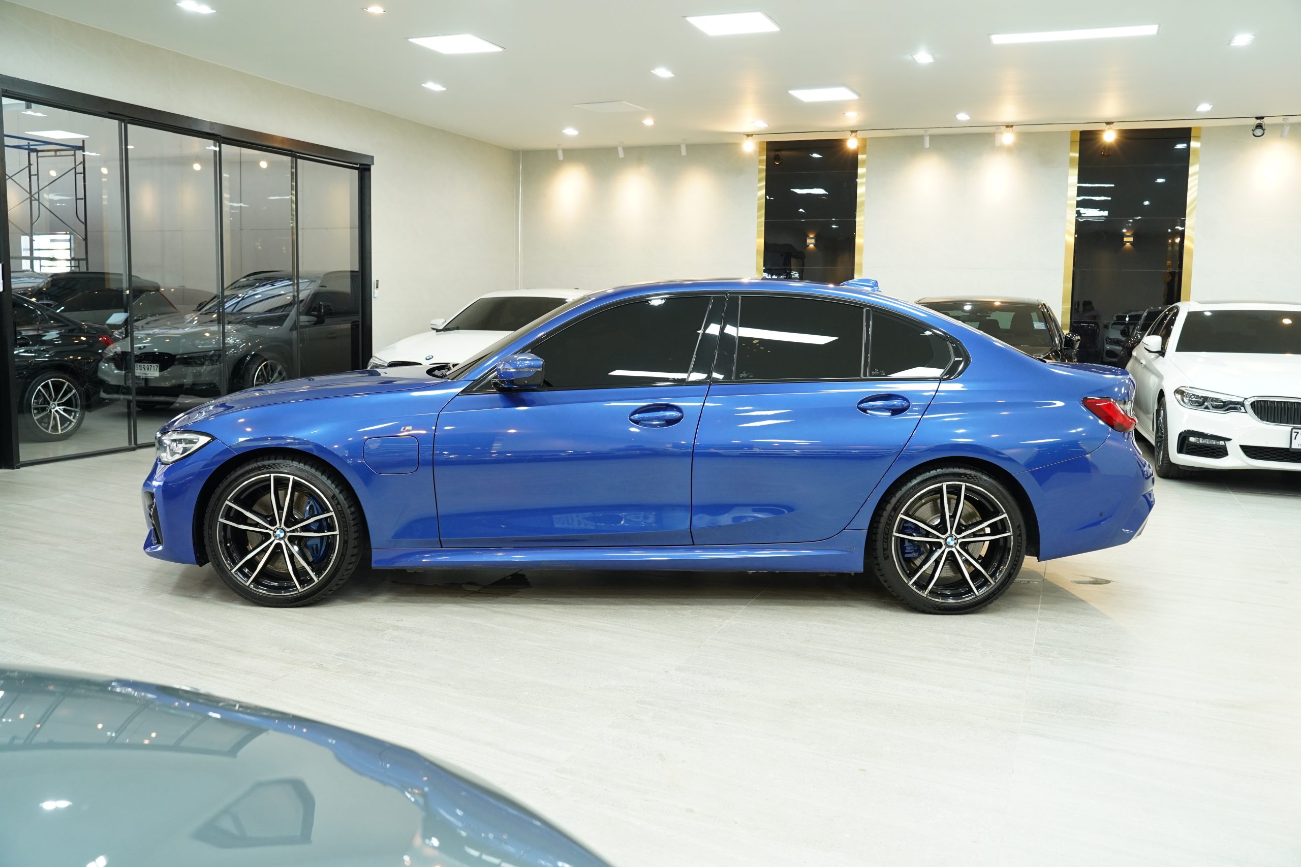 2022 BMW 330e 2.0 G20 (ปี 19-26) M Sport Sedan - Image 5