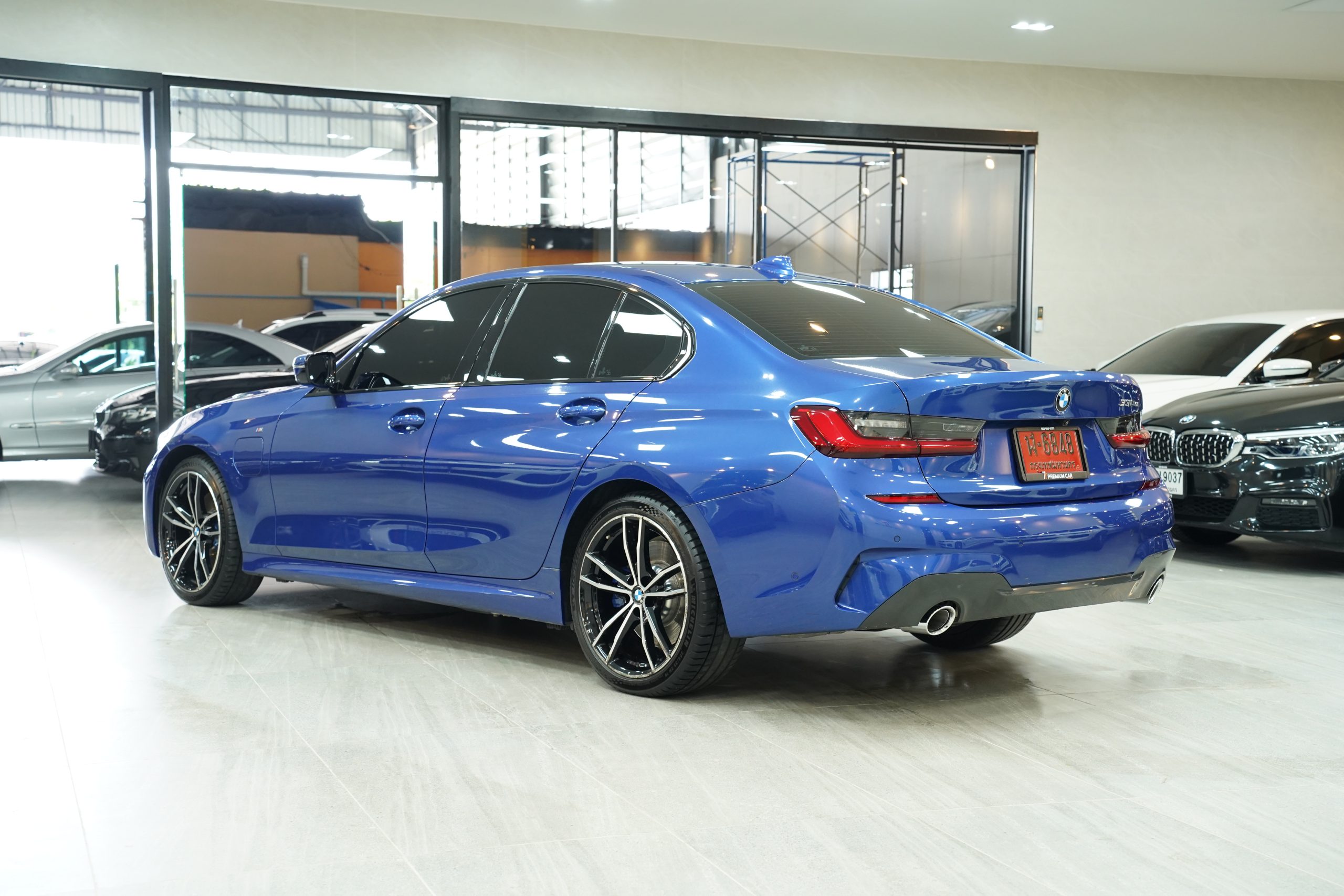 2022 BMW 330e 2.0 G20 (ปี 19-26) M Sport Sedan - Image 6