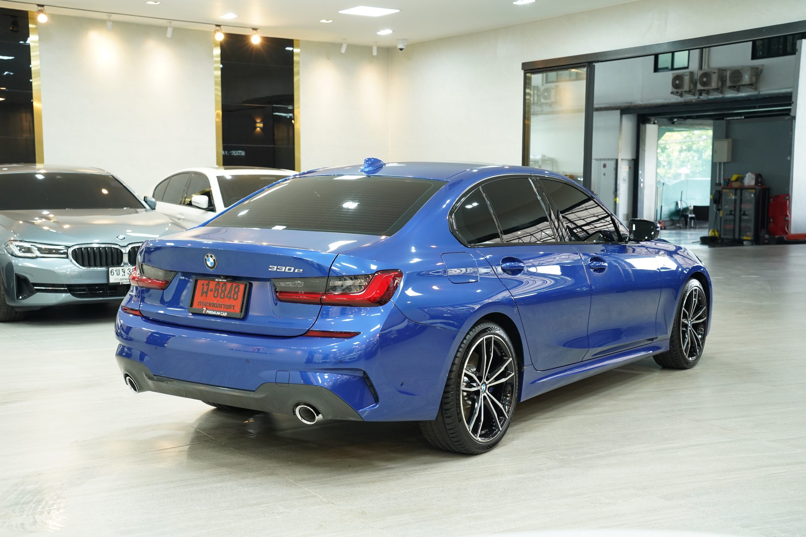 2022 BMW 330e 2.0 G20 (ปี 19-26) M Sport Sedan - Image 8