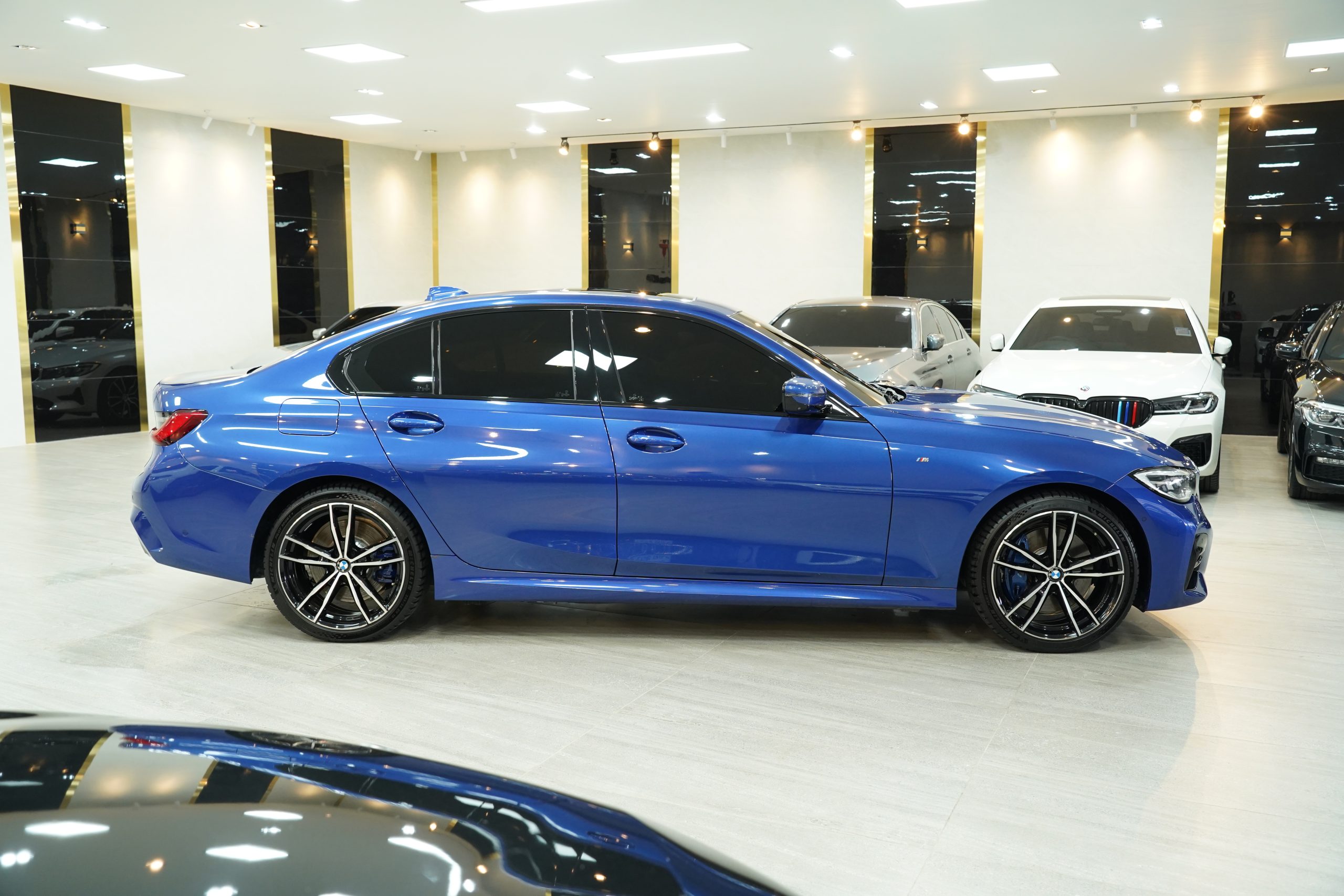 2022 BMW 330e 2.0 G20 (ปี 19-26) M Sport Sedan - Image 9