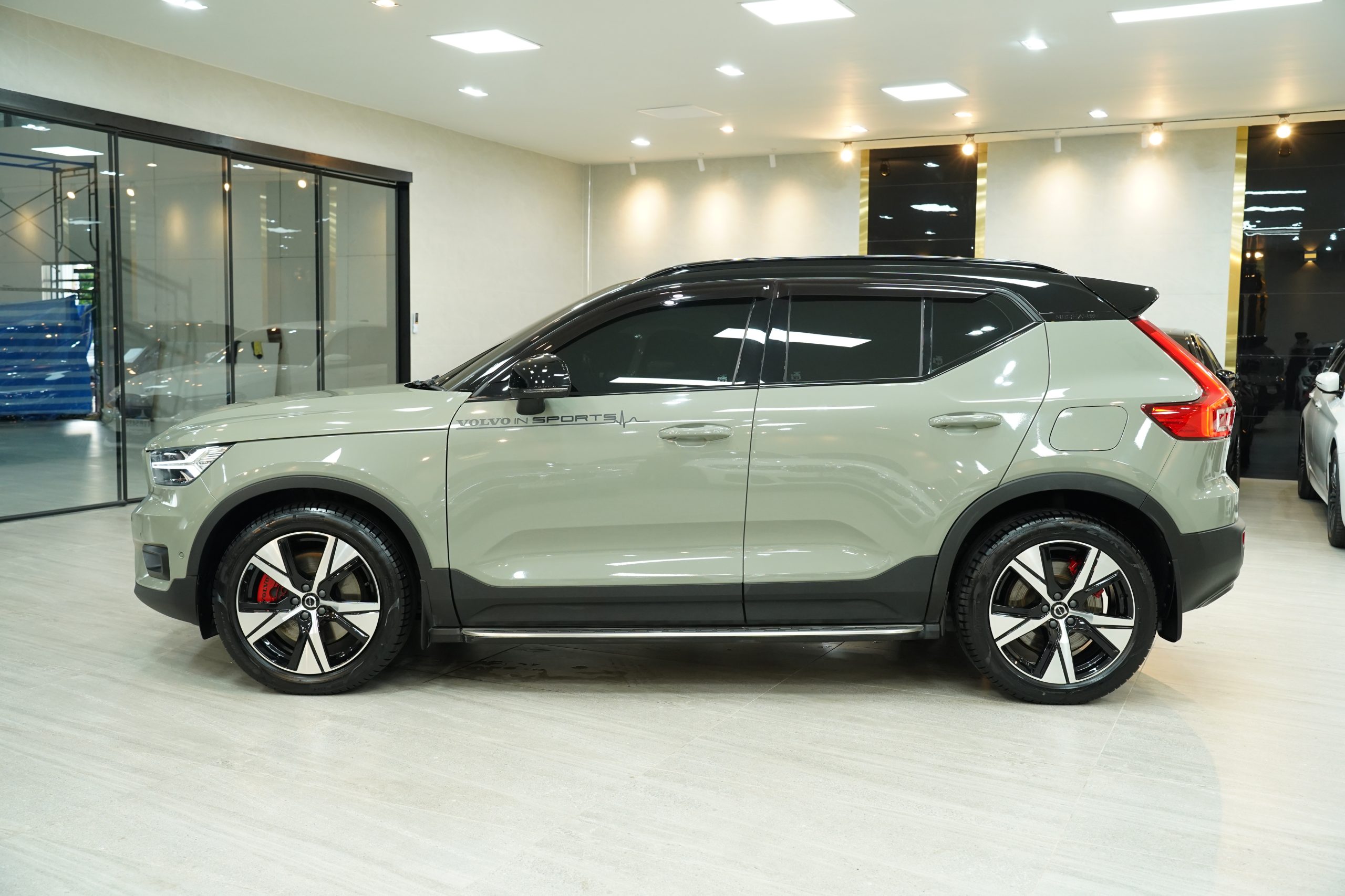 2023 Volvo XC40 (ปี 18-24) Recharge Pure Electric SUV - Image 5
