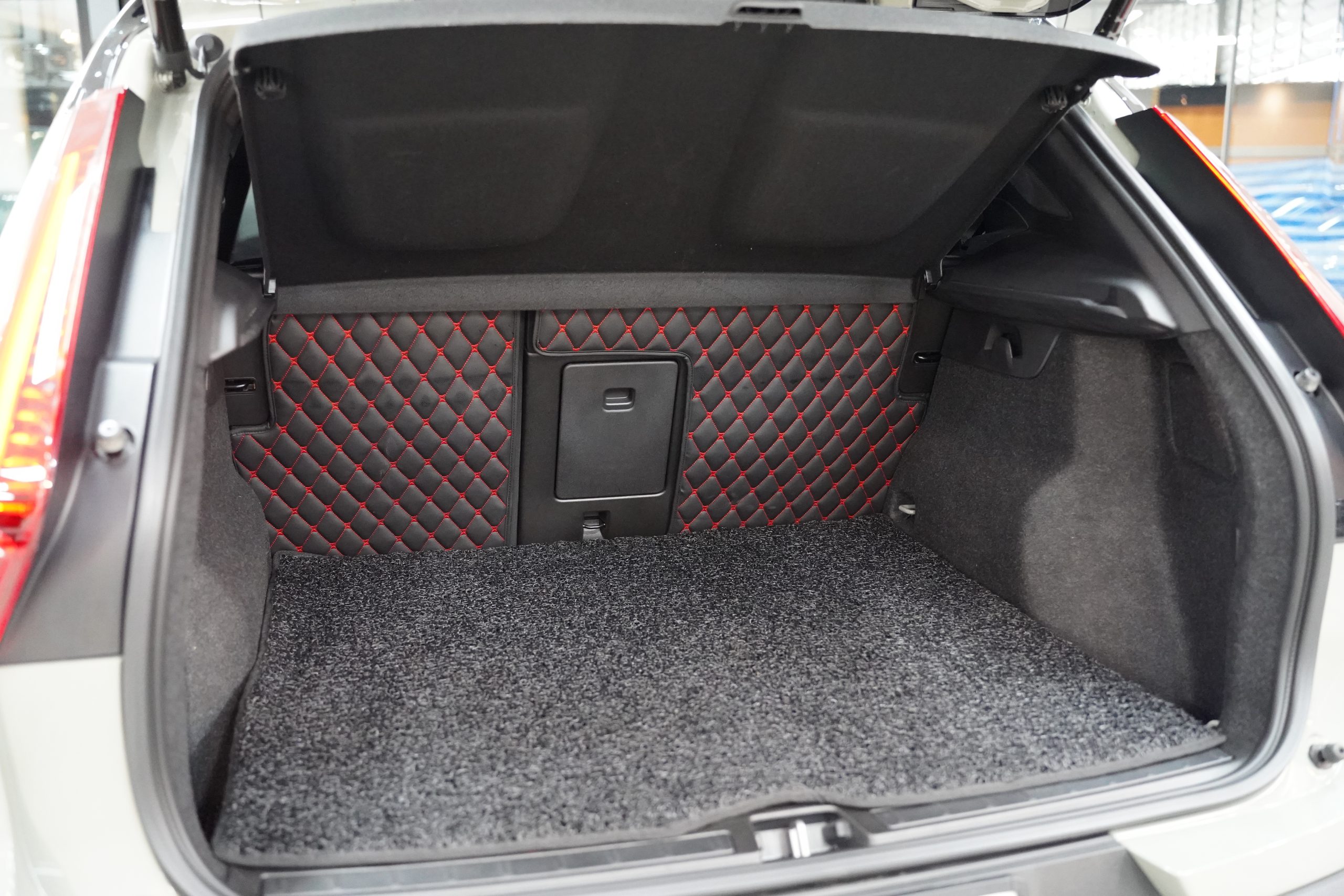 2023 Volvo XC40 (ปี 18-24) Recharge Pure Electric SUV - Image 11