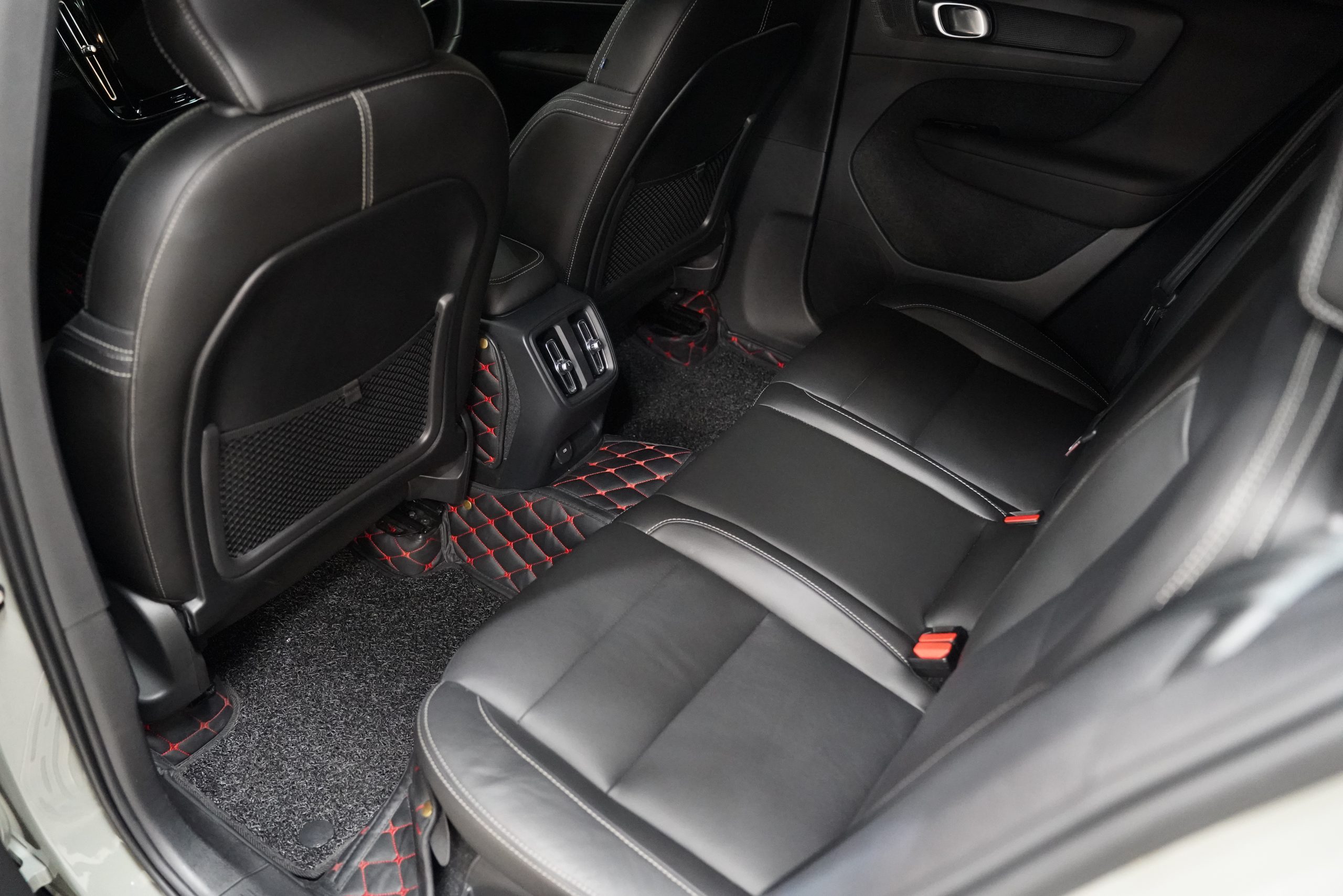 2023 Volvo XC40 (ปี 18-24) Recharge Pure Electric SUV - Image 13