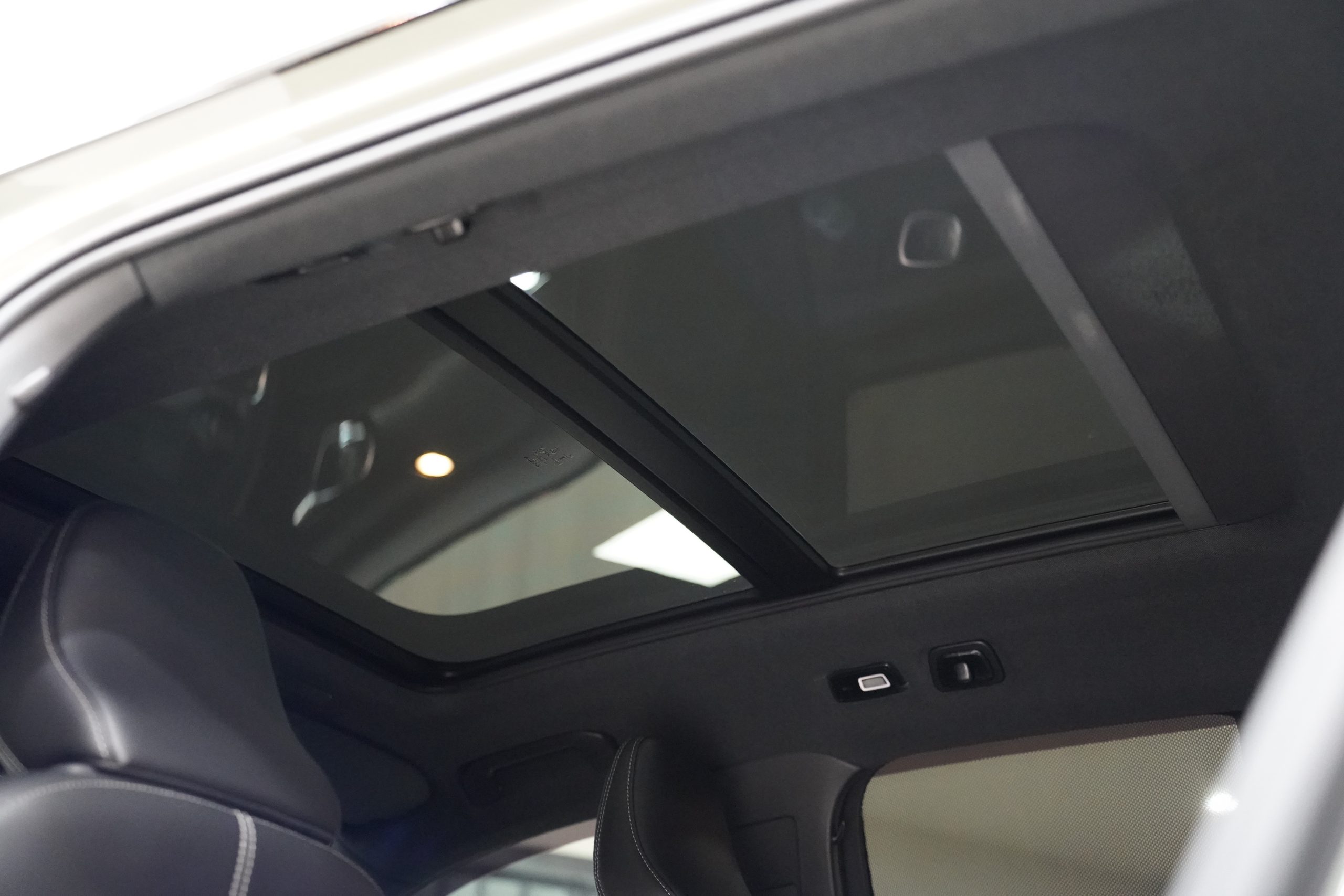 2023 Volvo XC40 (ปี 18-24) Recharge Pure Electric SUV - Image 17