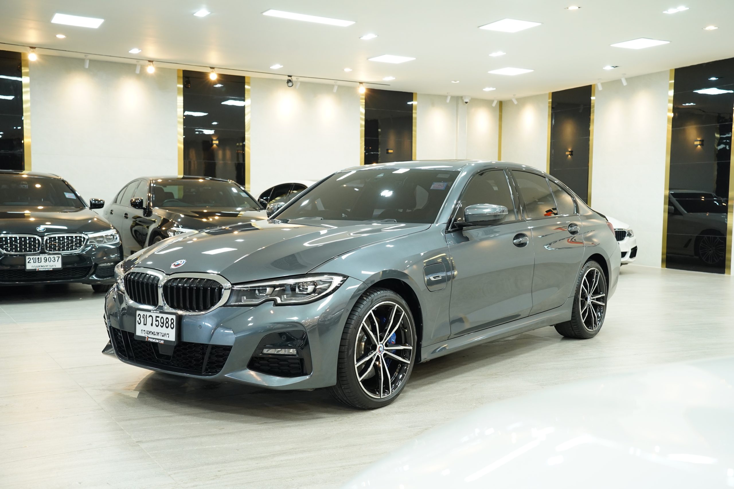 2023 BMW 330e 2.0 G20 (ปี 19-26) M Sport Sedan - Image 4