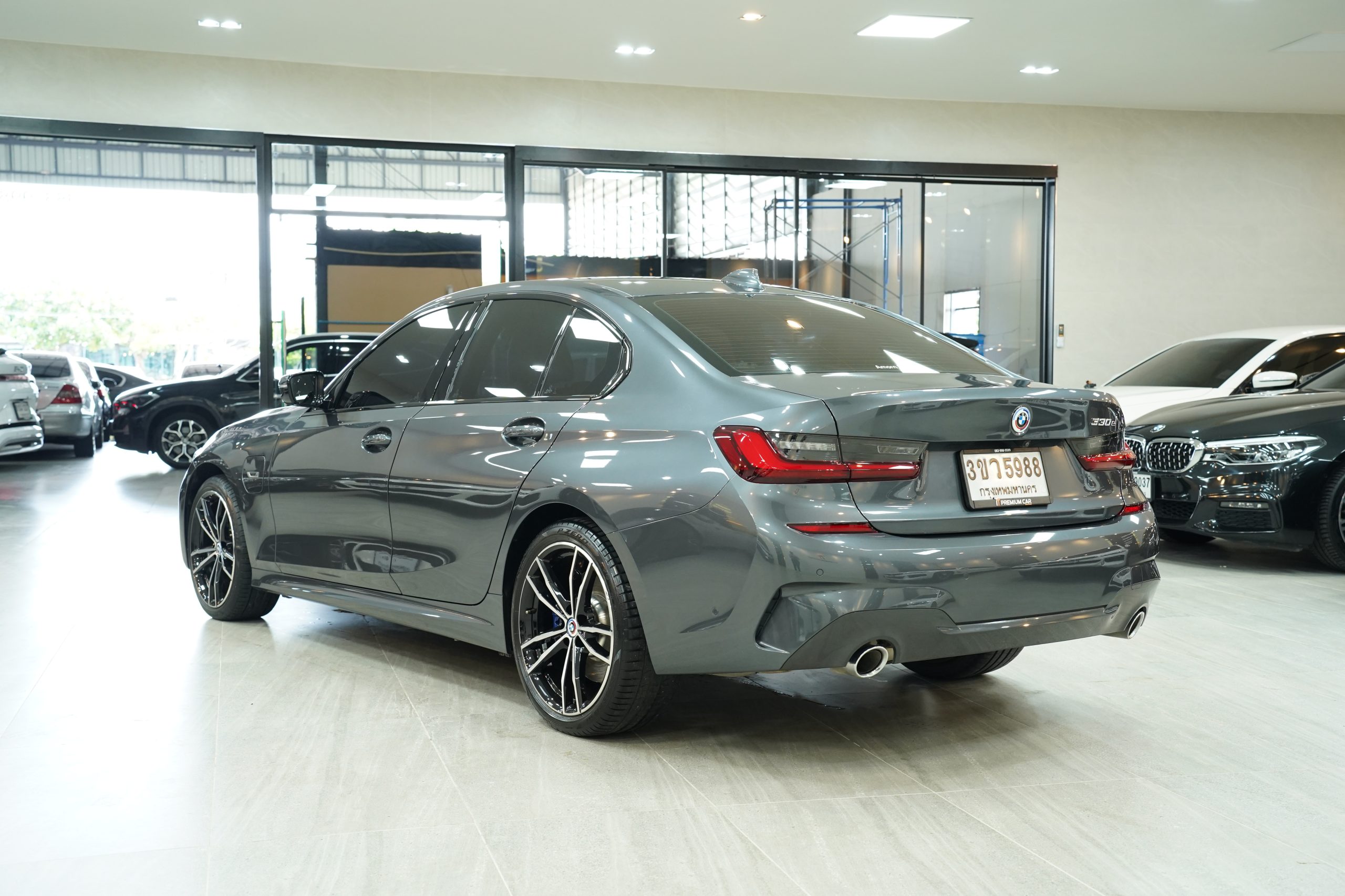 2023 BMW 330e 2.0 G20 (ปี 19-26) M Sport Sedan - Image 6