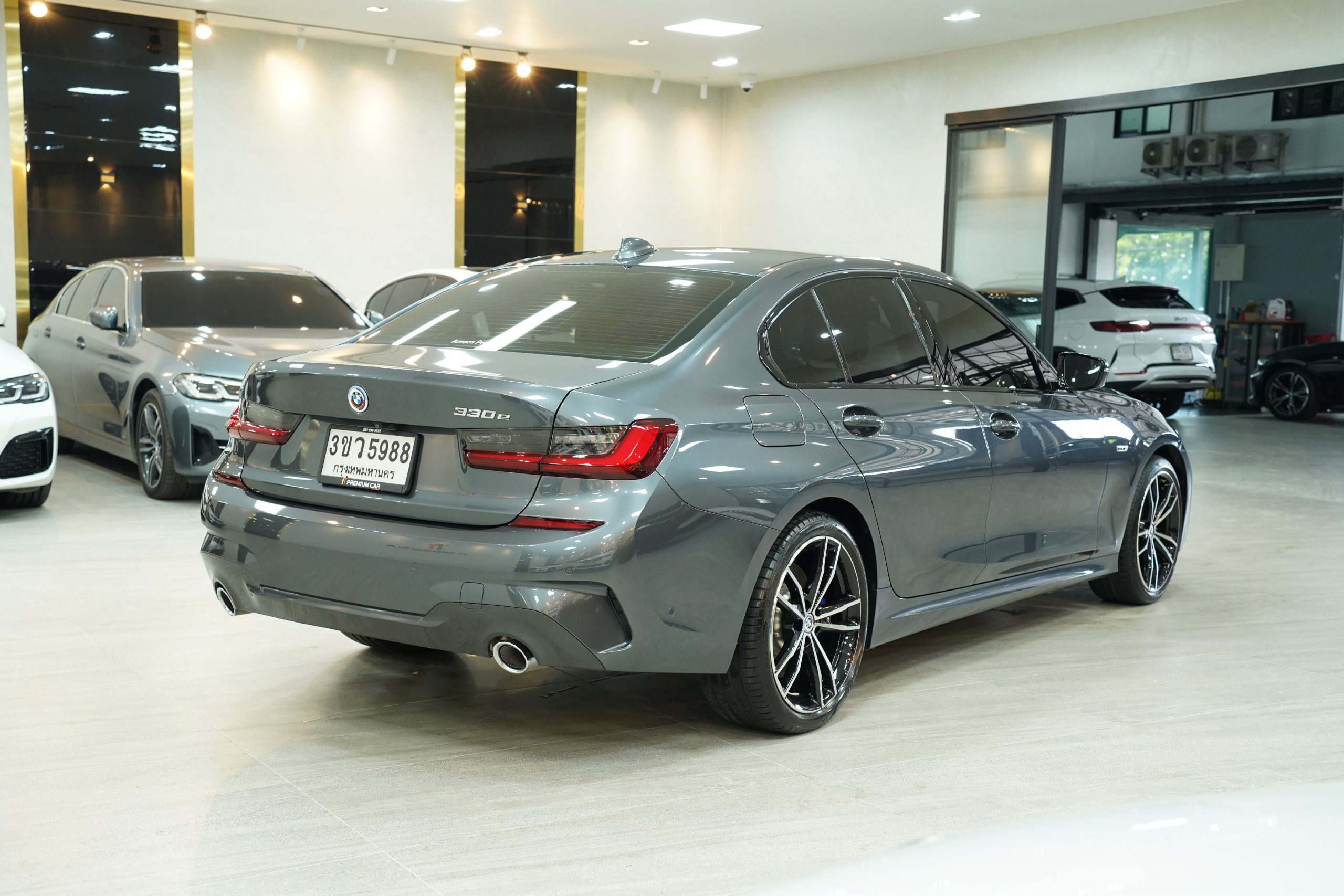 2023 BMW 330e 2.0 G20 (ปี 19-26) M Sport Sedan - Image 8