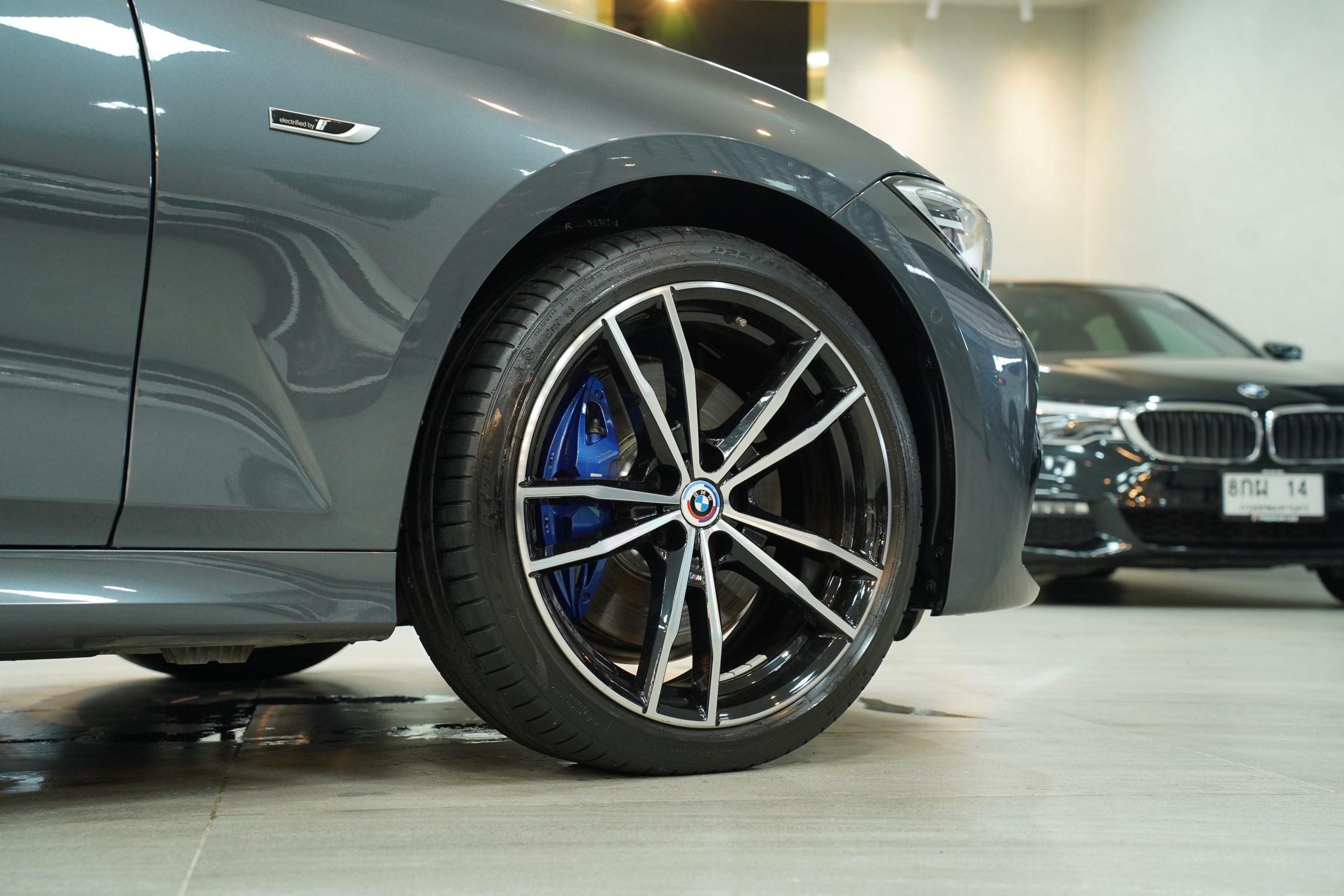 2023 BMW 330e 2.0 G20 (ปี 19-26) M Sport Sedan - Image 10