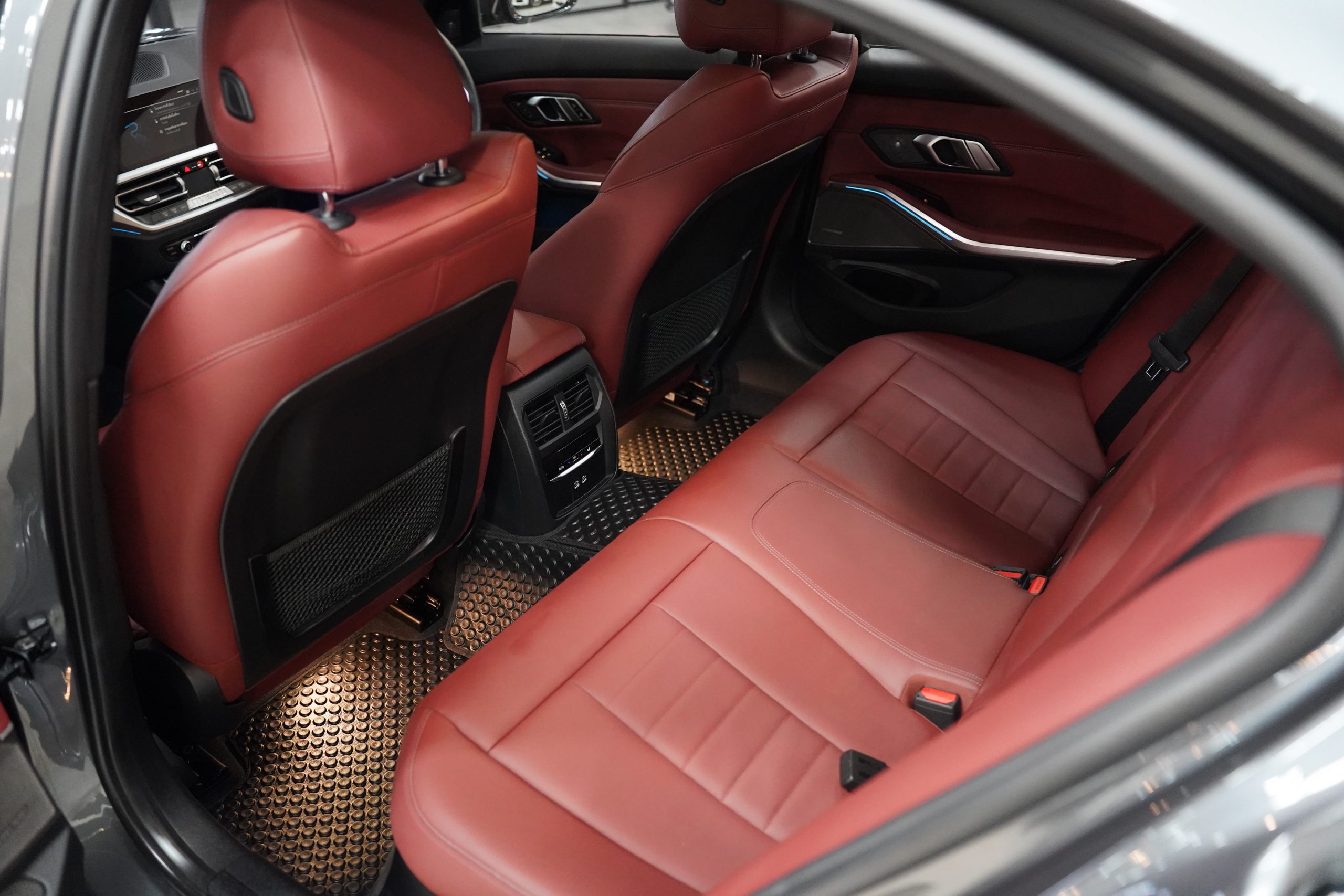 2023 BMW 330e 2.0 G20 (ปี 19-26) M Sport Sedan - Image 12
