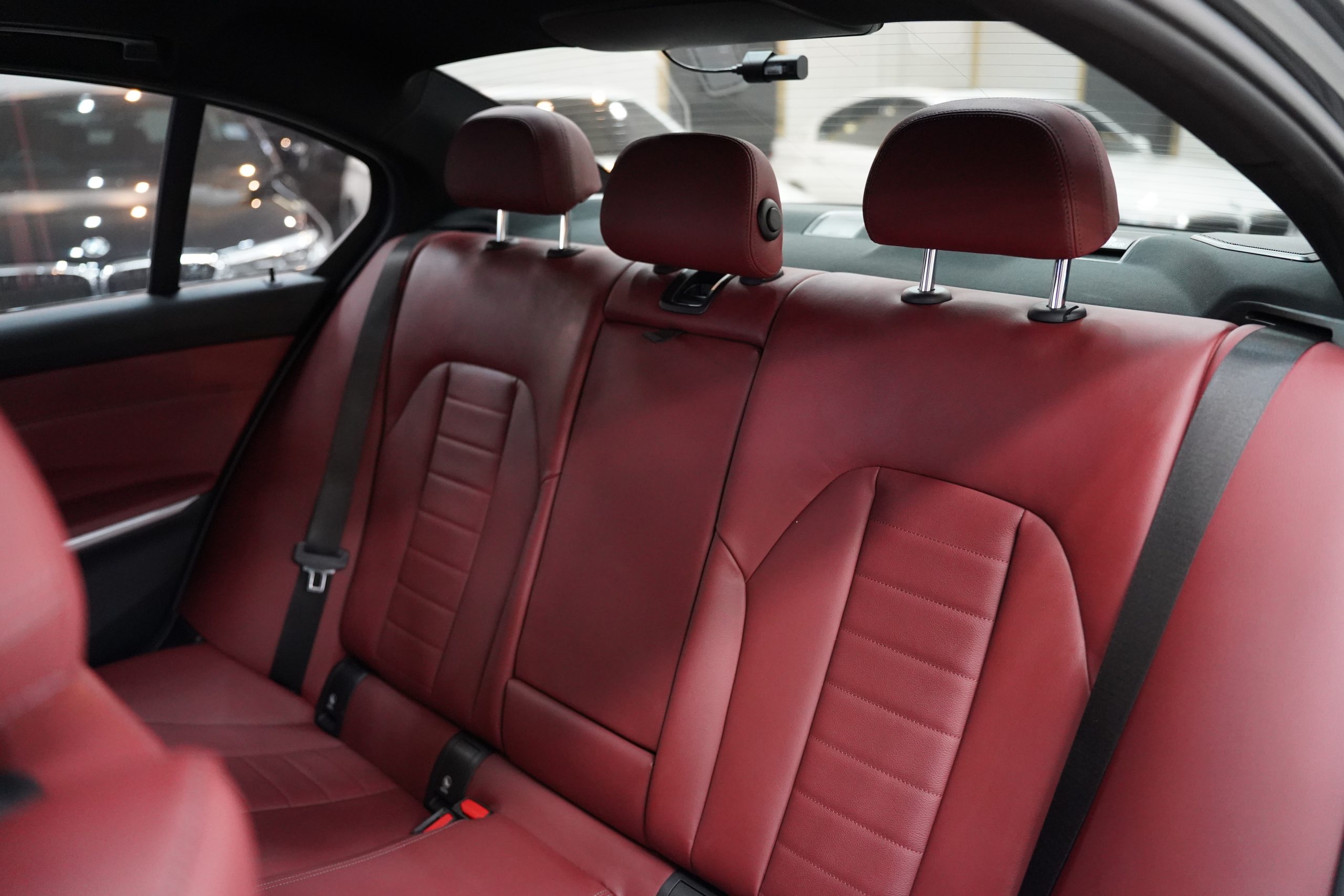 2023 BMW 330e 2.0 G20 (ปี 19-26) M Sport Sedan - Image 13