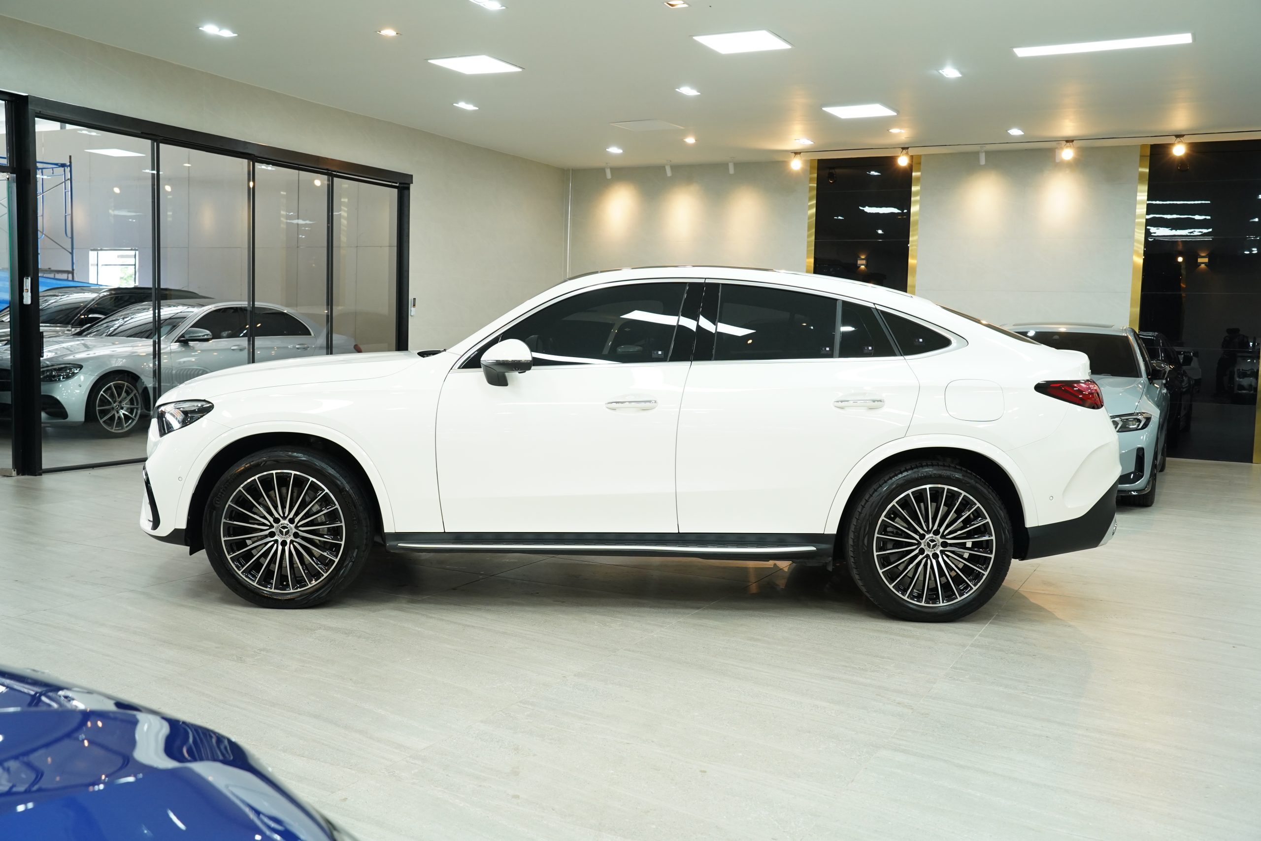 2025 Mercedes-Benz GLC350 2.0 W254 (ปี 23-30) e 4MATIC AMG Dynamic AWD Coupe - Image 5