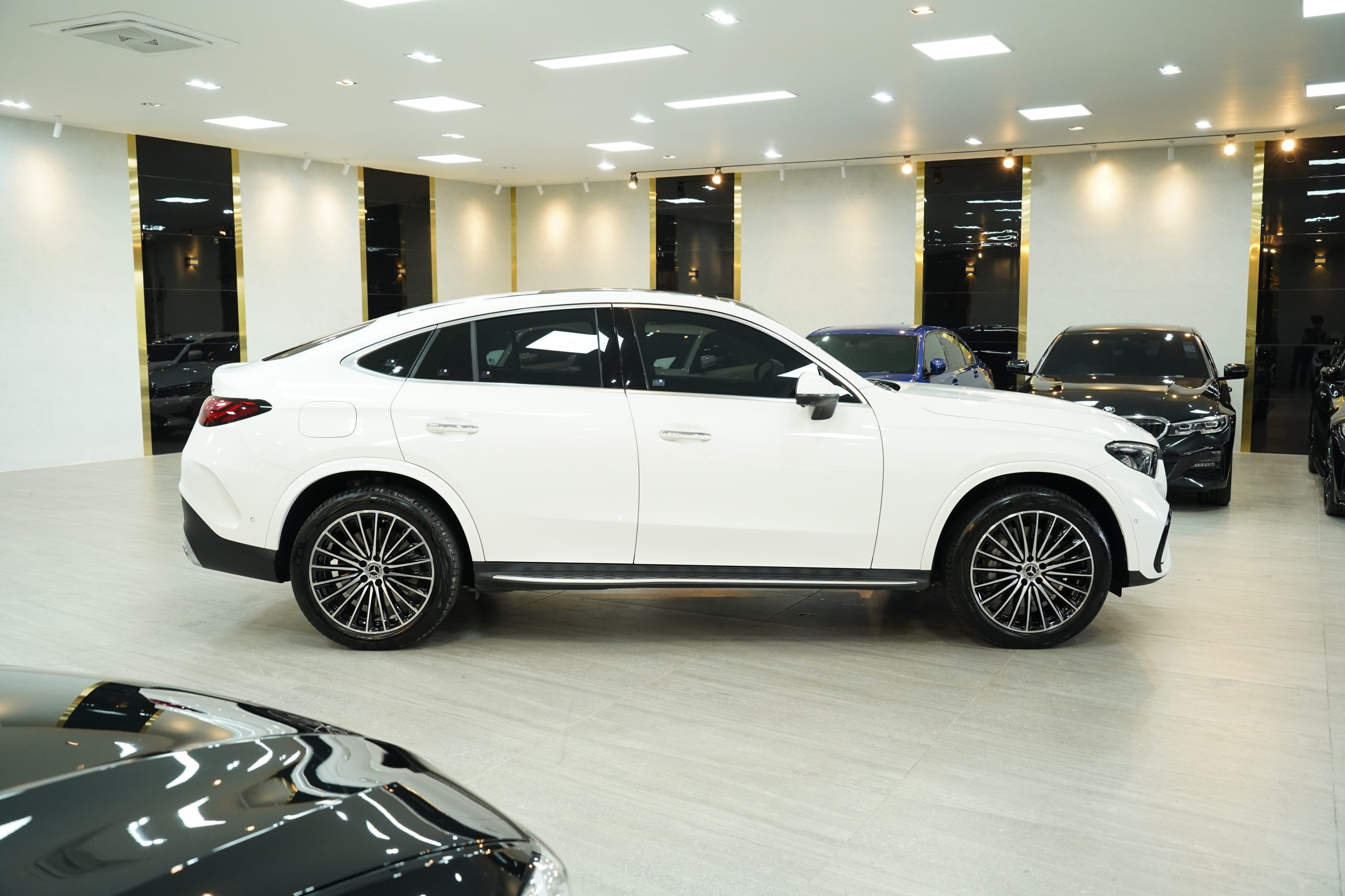 2025 Mercedes-Benz GLC350 2.0 W254 (ปี 23-30) e 4MATIC AMG Dynamic AWD Coupe - Image 9