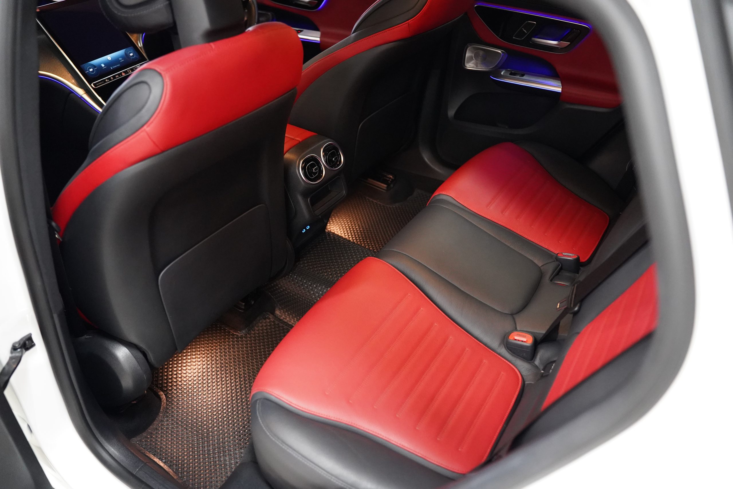 2025 Mercedes-Benz GLC350 2.0 W254 (ปี 23-30) e 4MATIC AMG Dynamic AWD Coupe - Image 12