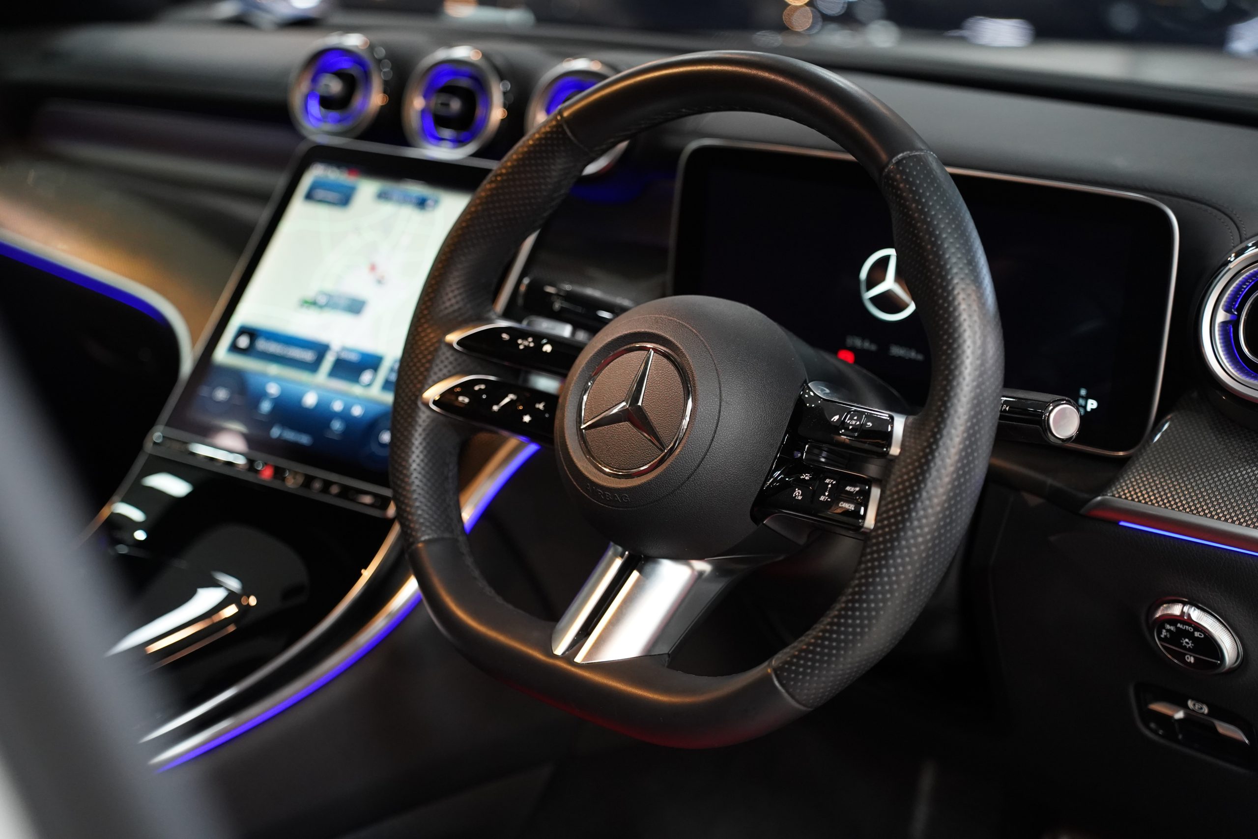 2025 Mercedes-Benz GLC350 2.0 W254 (ปี 23-30) e 4MATIC AMG Dynamic AWD Coupe - Image 17