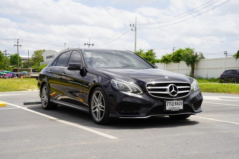 2015 Mercedes-Benz E300 2.1 W212 (ปี 10-16) Blue TEC Hybrid Sedan