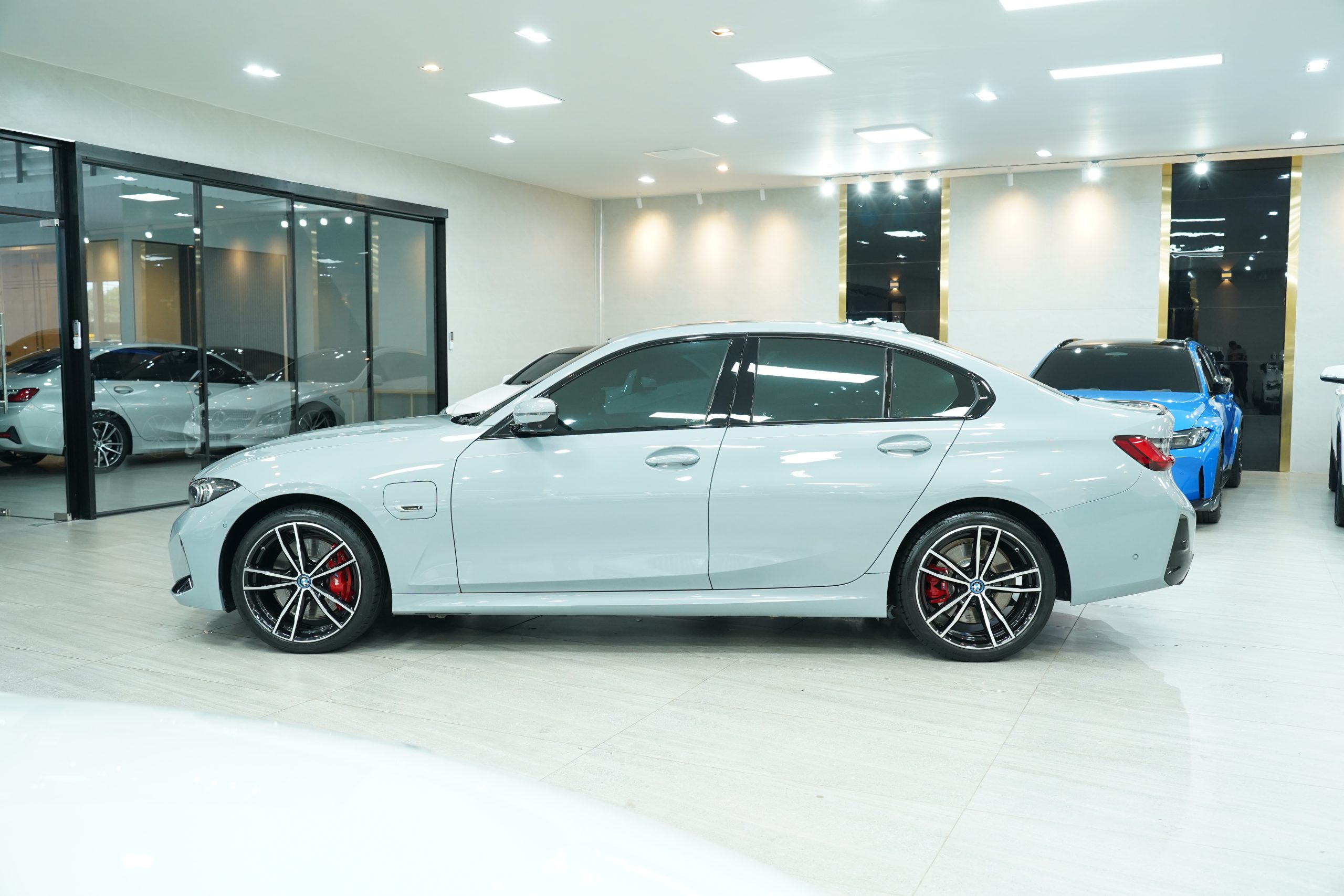 2023 BMW 330e M Sport (G20 LCI) - Image 5