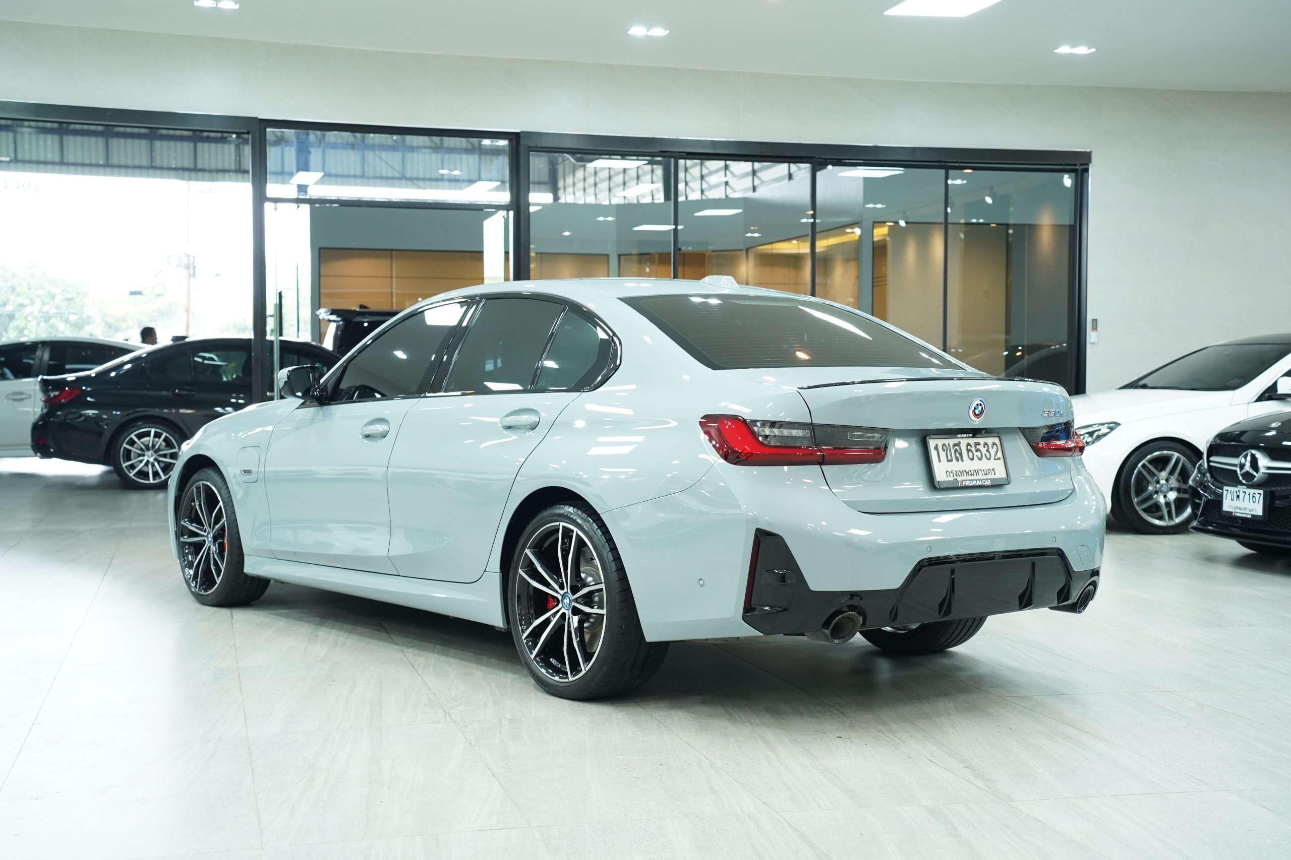 2023 BMW 330e M Sport (G20 LCI) - Image 6