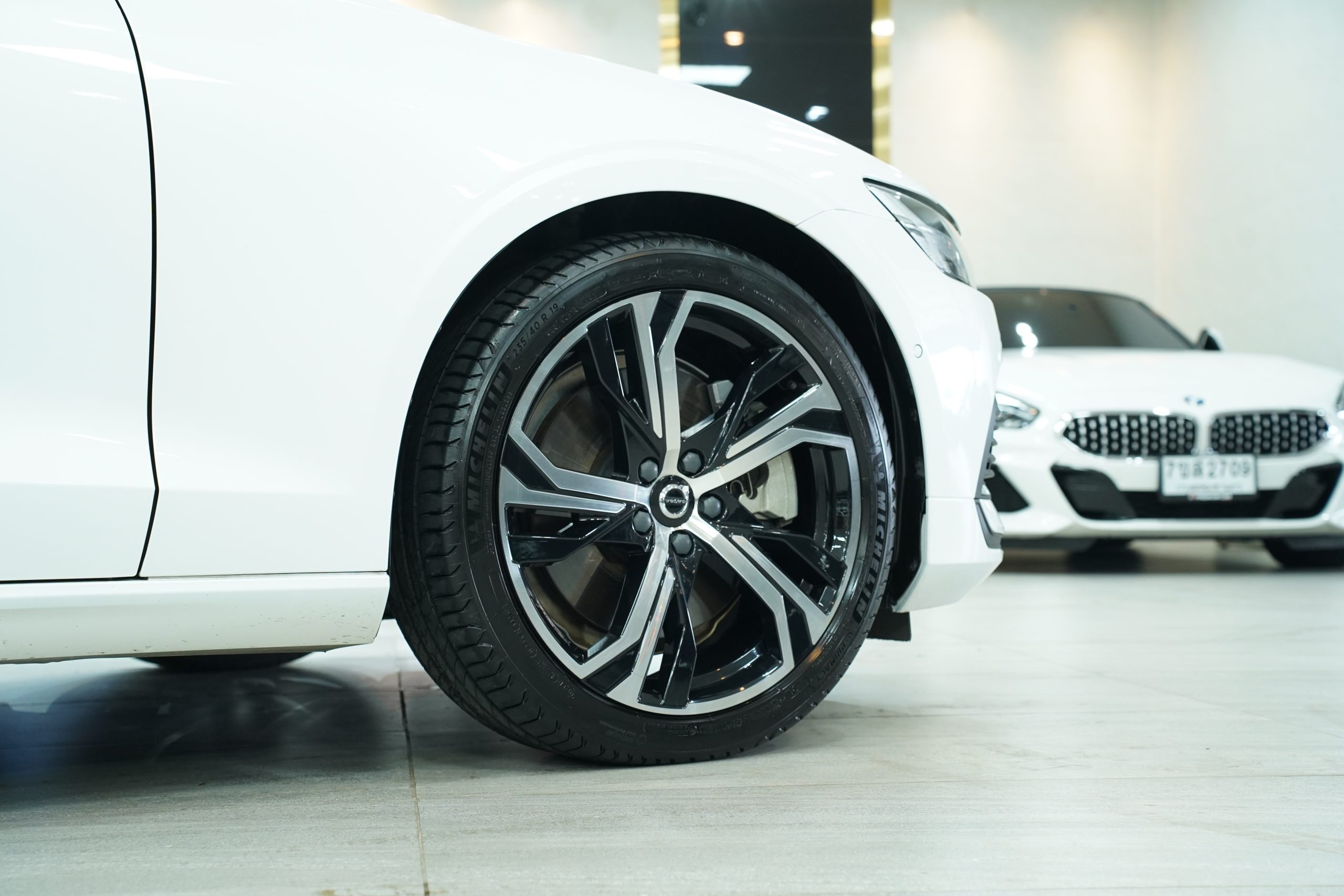 2023Volvo V60 Recharge Plug-in Hybrid Ultimate T8 Wagon - Image 10