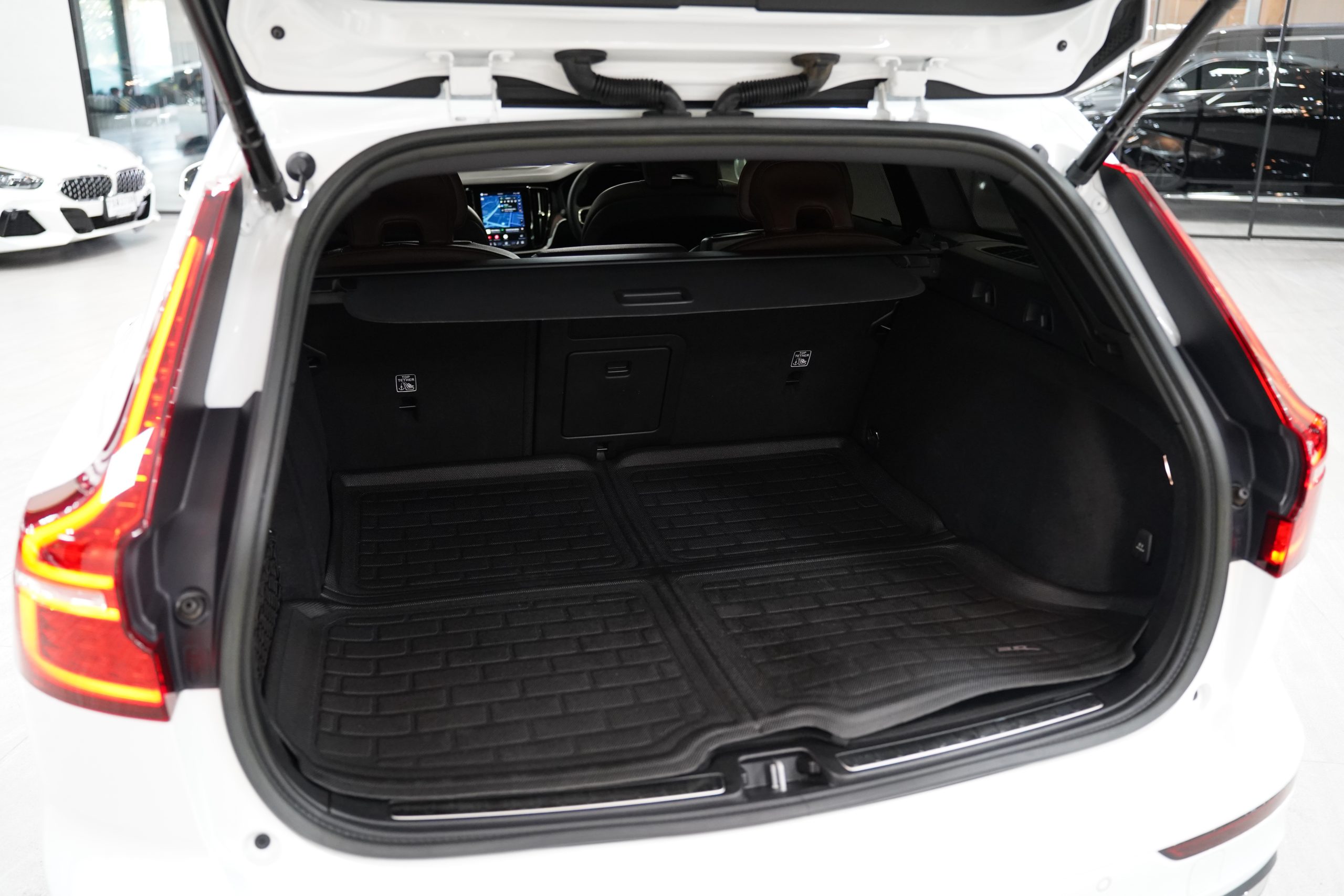 2023Volvo V60 Recharge Plug-in Hybrid Ultimate T8 Wagon - Image 11