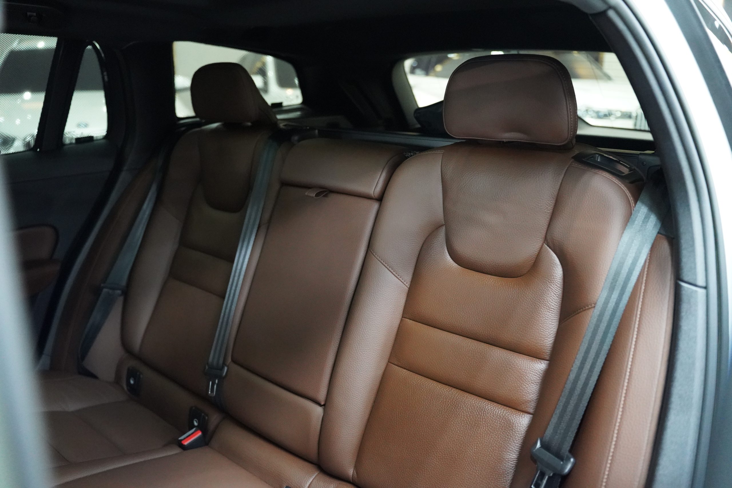 2023Volvo V60 Recharge Plug-in Hybrid Ultimate T8 Wagon - Image 13