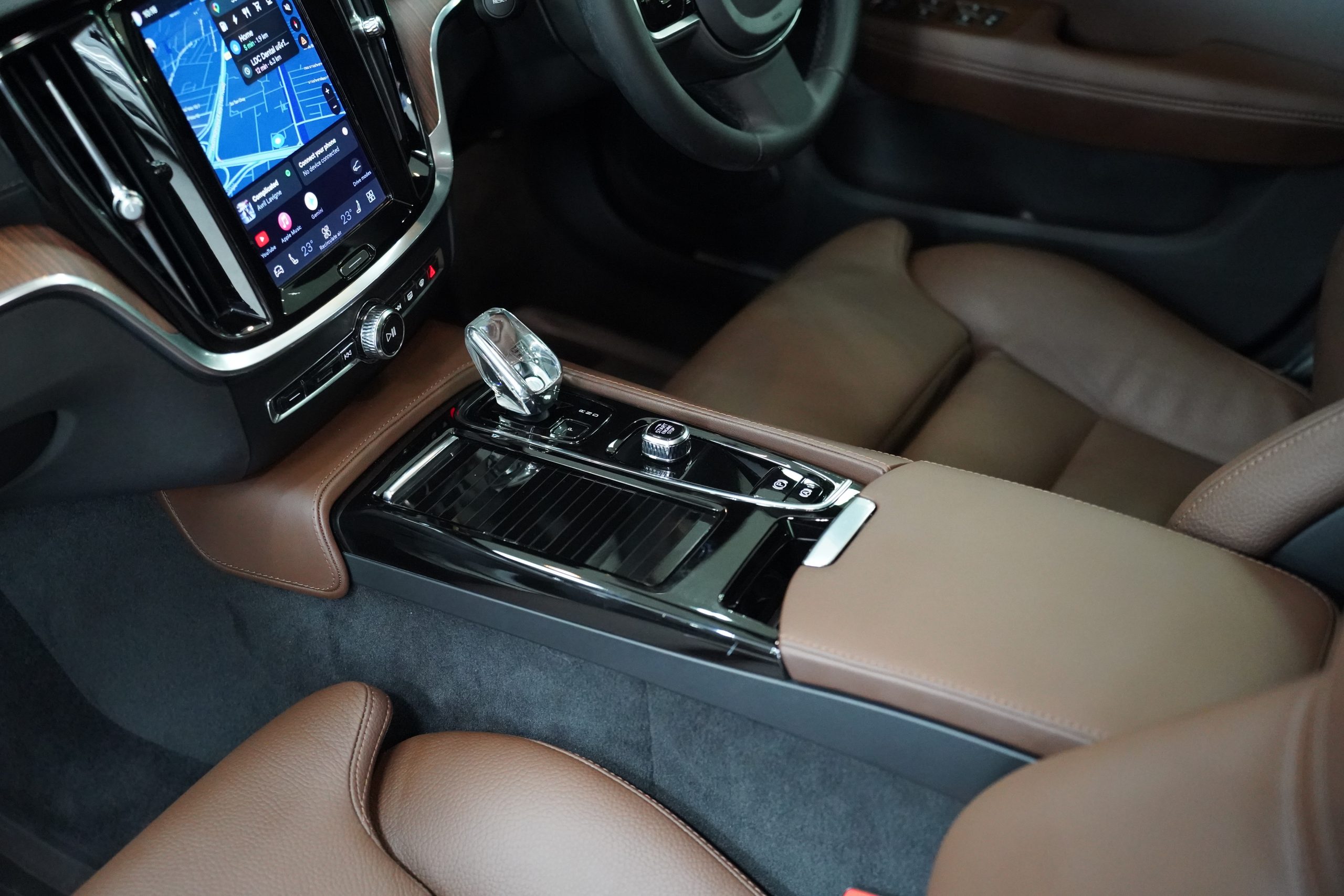 2023Volvo V60 Recharge Plug-in Hybrid Ultimate T8 Wagon - Image 17