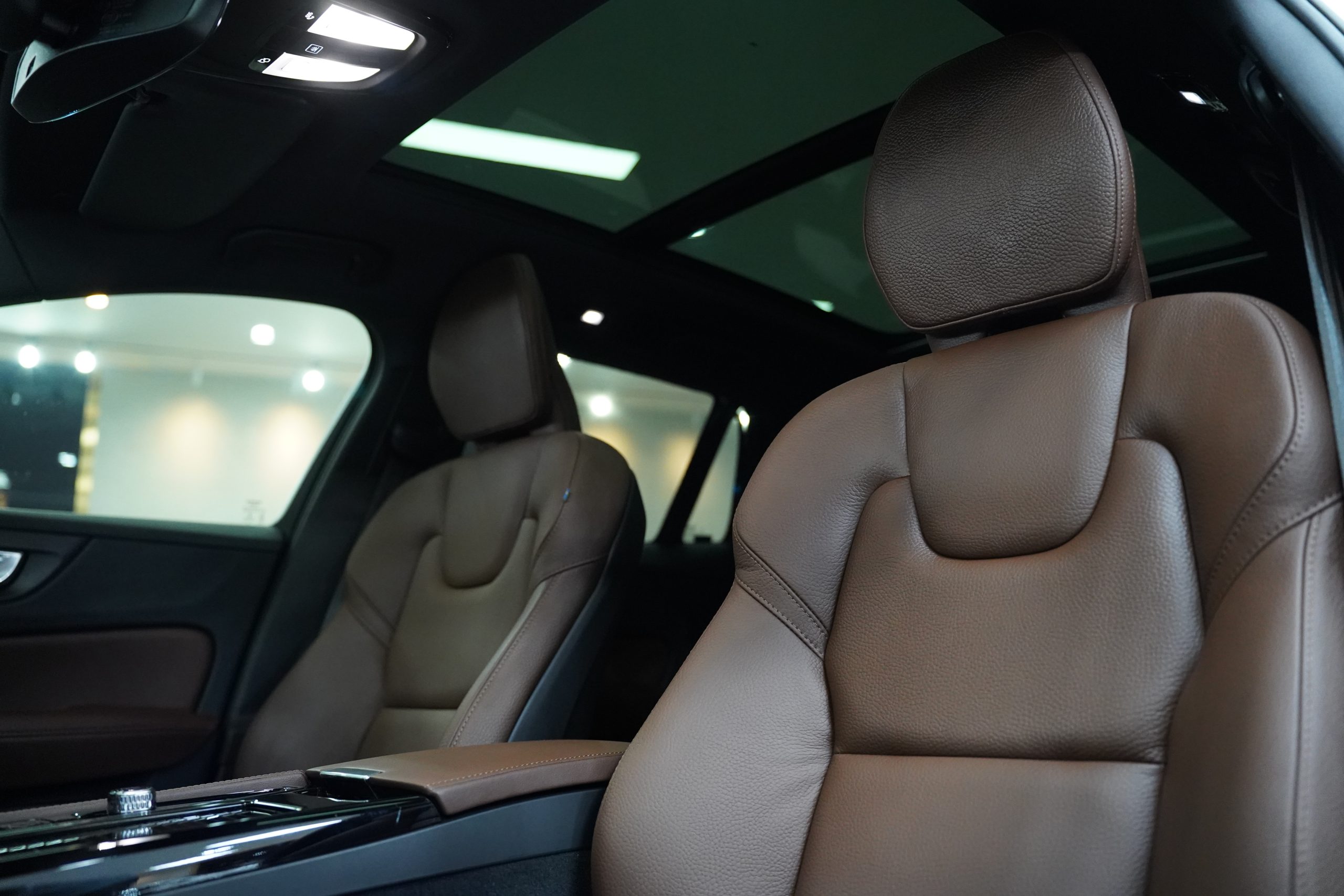 2023Volvo V60 Recharge Plug-in Hybrid Ultimate T8 Wagon - Image 19