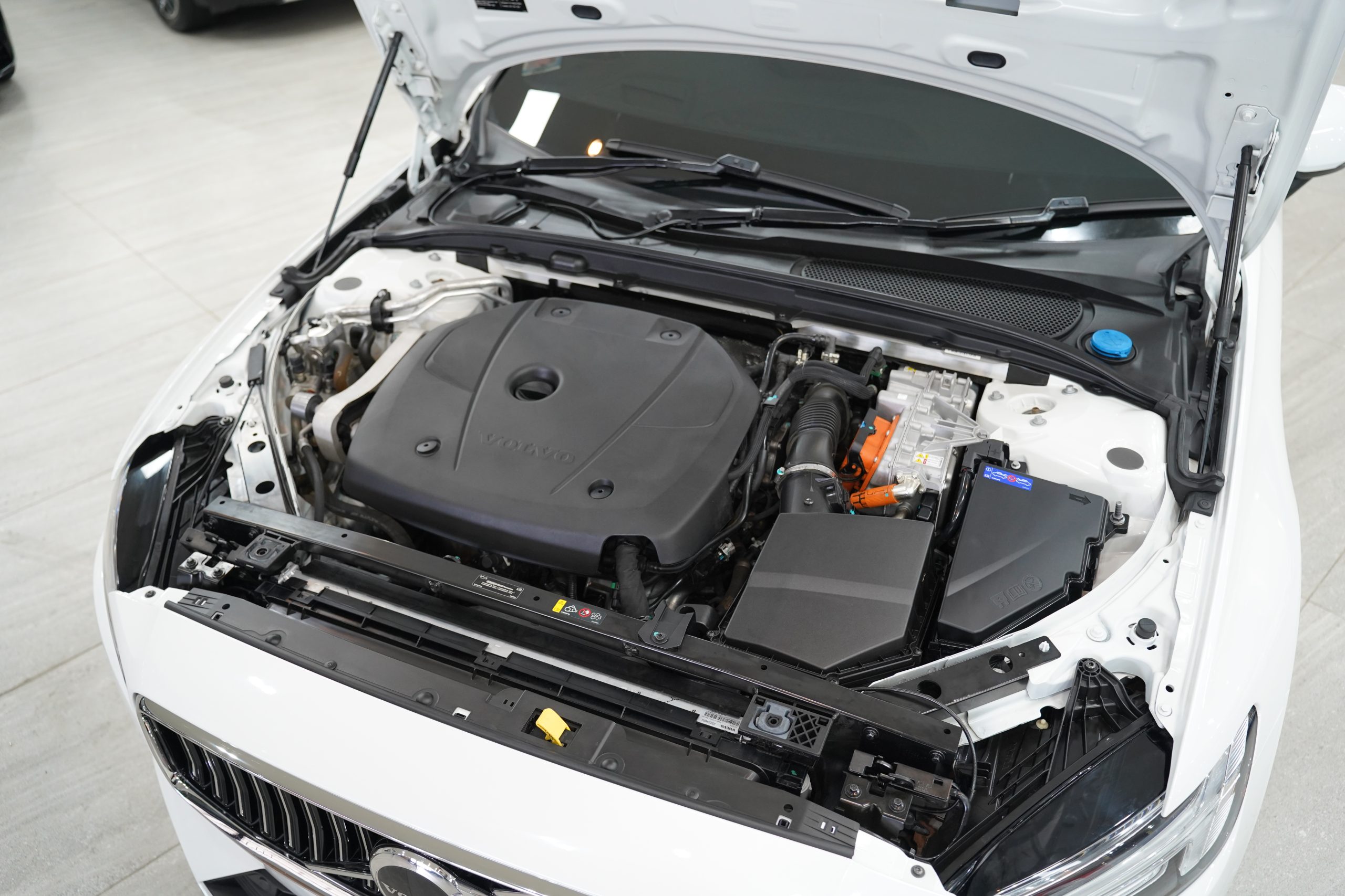 2023Volvo V60 Recharge Plug-in Hybrid Ultimate T8 Wagon - Image 23