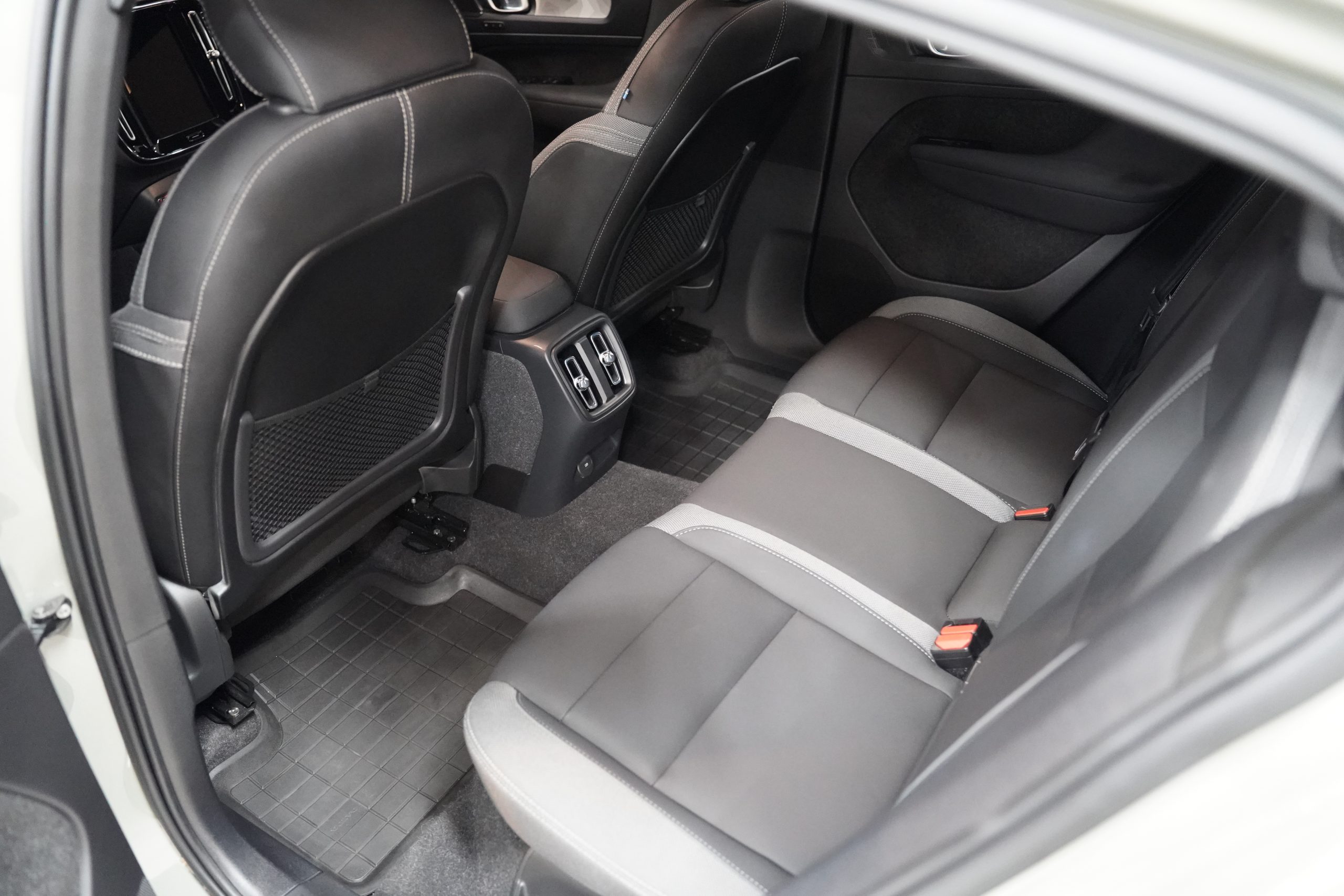 2024 Volvo C40 Recharge Pure Electric Single Motor - Image 12