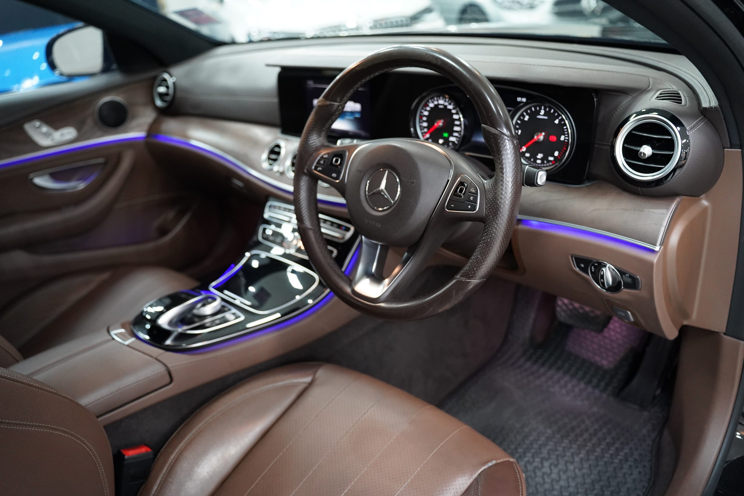 2017 Mercedes-Benz E220d Exclusive - Image 14