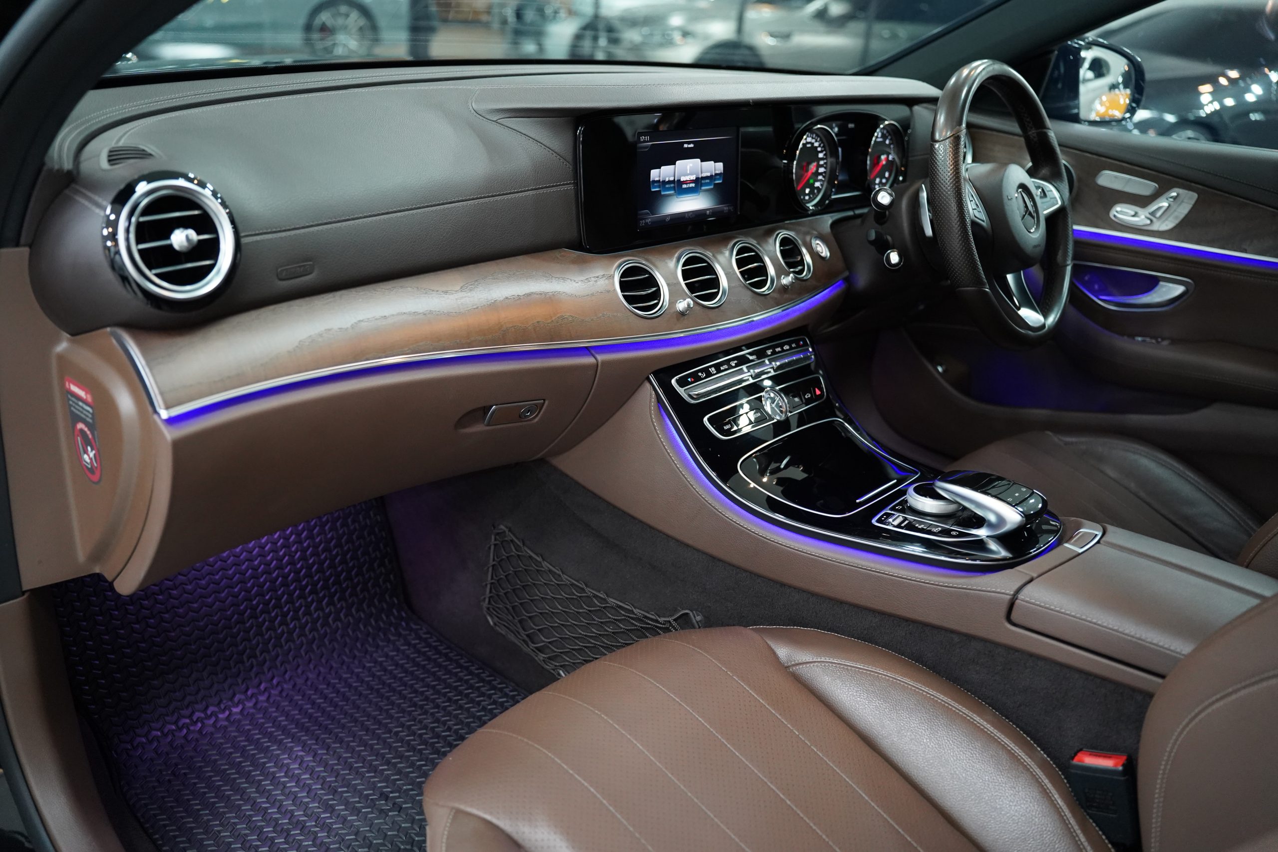 2017 Mercedes-Benz E220d Exclusive - Image 18