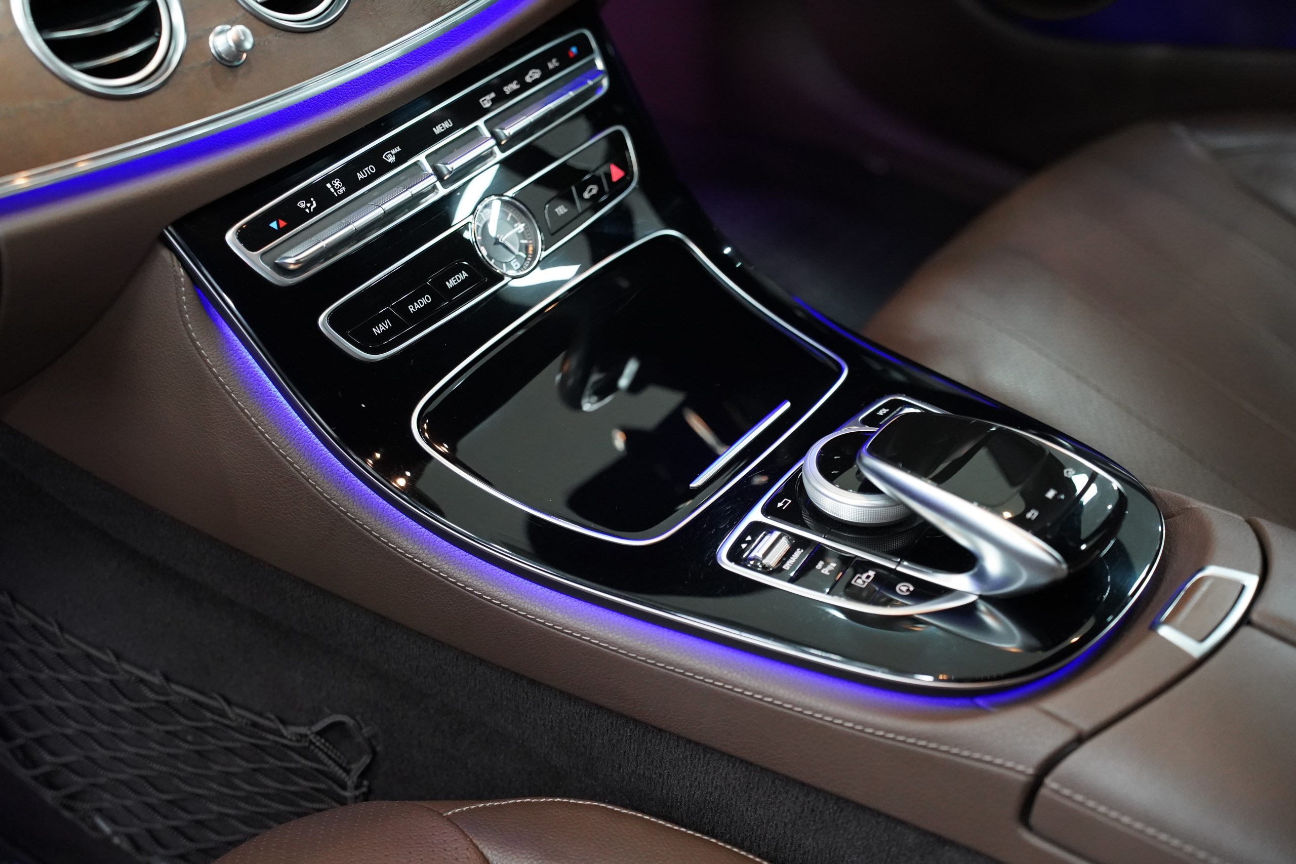 2017 Mercedes-Benz E220d Exclusive - Image 23