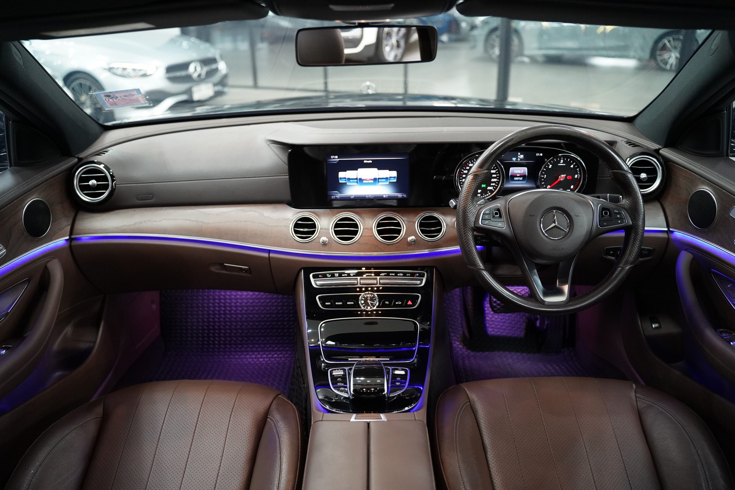 2017 Mercedes-Benz E220d Exclusive - Image 24